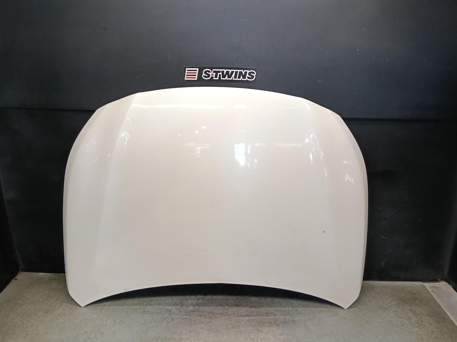 Used auto part listing image: 2018 SUBARU LIBERTY BONNET 6TH GEN, 08/14-04/21 0000414563