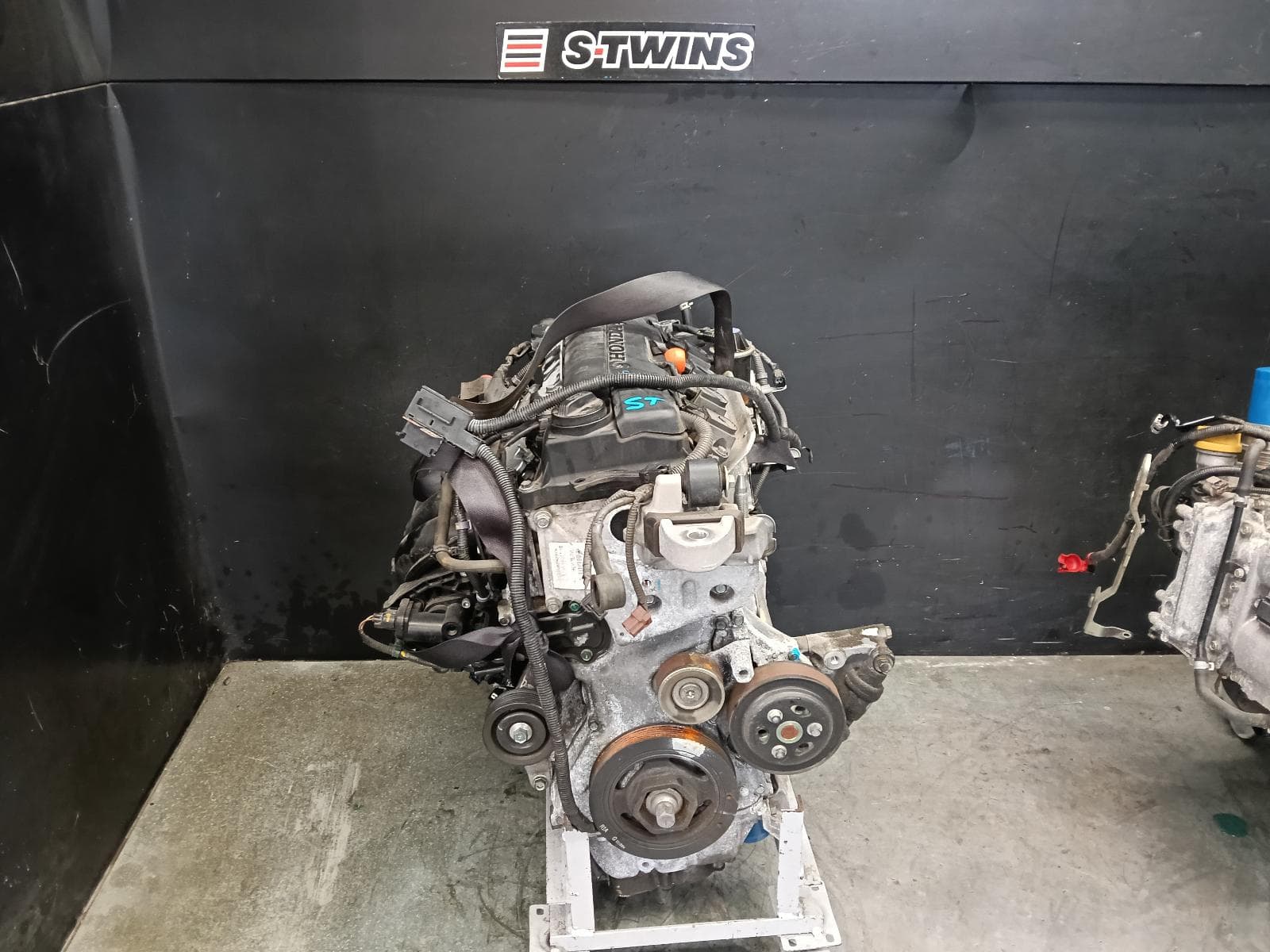 Used auto part listing image: 2013 HONDA CIVIC ENGINE PETROL, 1.8, 9TH GEN, HATCH, 02/12-04/16 0000414610