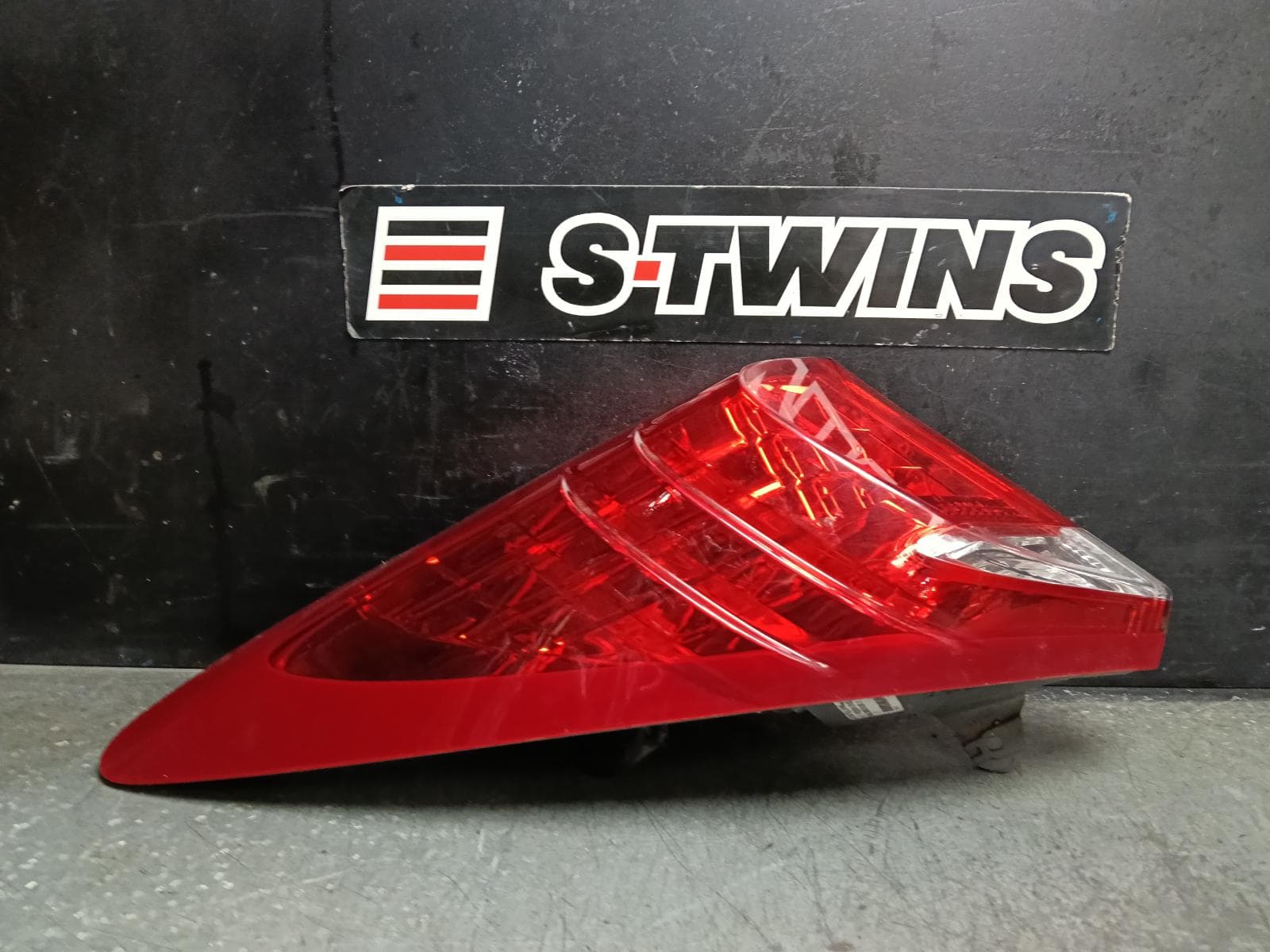 Used auto part listing image: 2013 HONDA CIVIC LEFT TAILLIGHT 9TH GEN, HATCH (VIN SHHFK), 06/12-03/15 0000414629