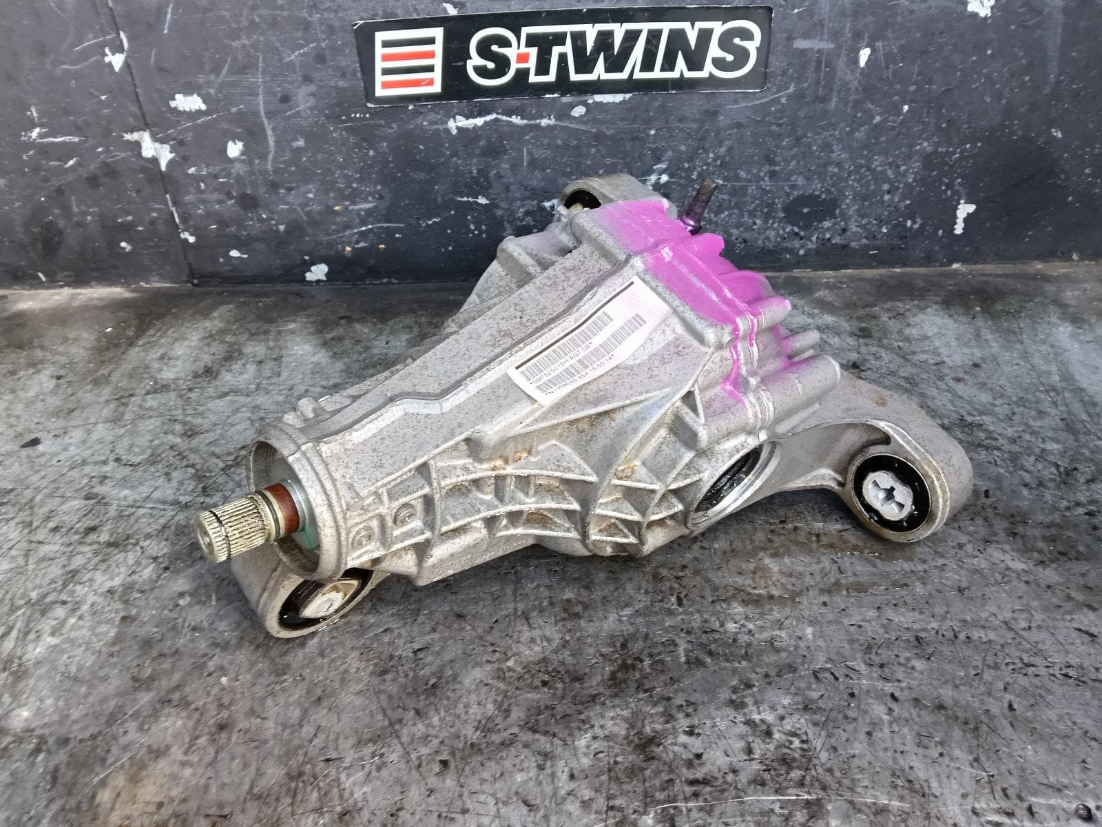 Used auto part listing image: 2014 VOLKSWAGEN TOUAREG DIFFERENTIAL CENTRE REAR, 3.0, 7P, DIESEL, MEX AXLE CODE, 12/10-04/18 0000411768