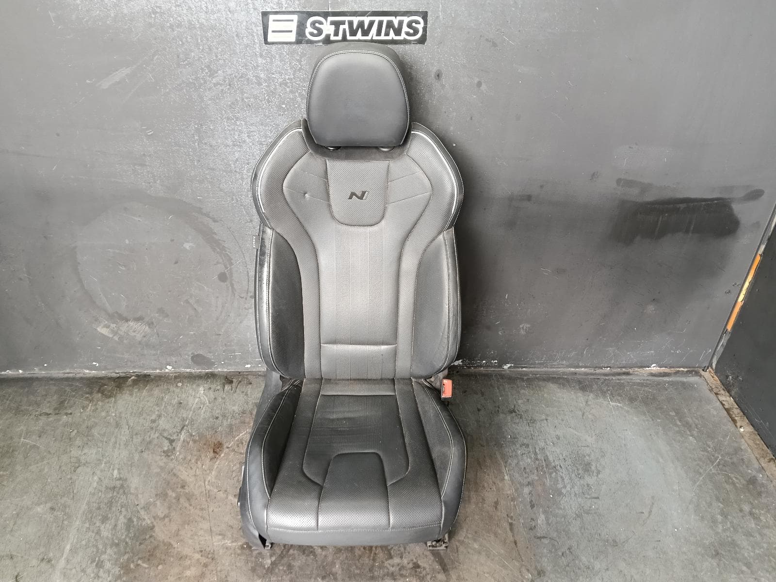 Used auto part listing image: 2022 HYUNDAI I30 FRONT SEAT RH FRONT, CN7, SEDAN (S.KOREA VIN KMHL), LEATHER, BLUE STITCH, N PREMIUM 03/21- 0000390813