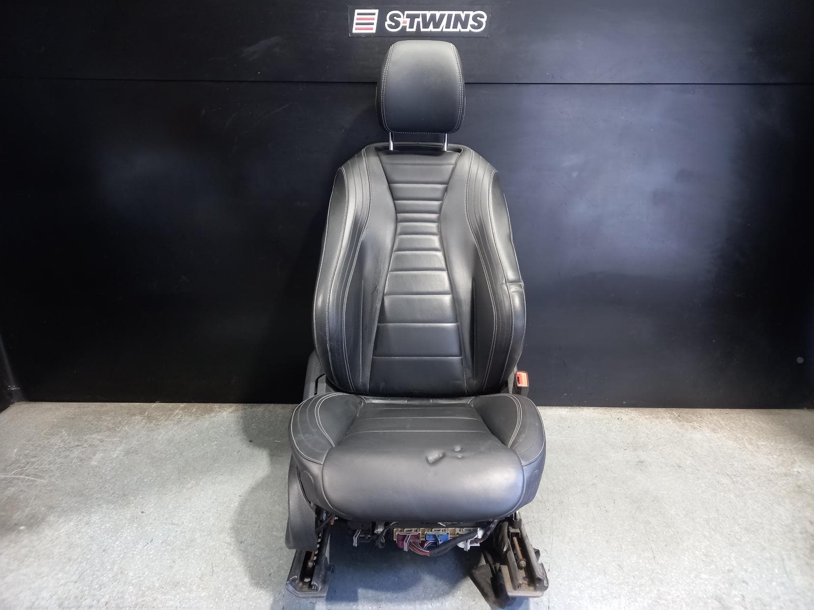 Used auto part listing image: 2017 MERCEDES E CLASS FRONT SEAT C238, RH FRONT, NON AMG, 05/16-05/23 0000299391