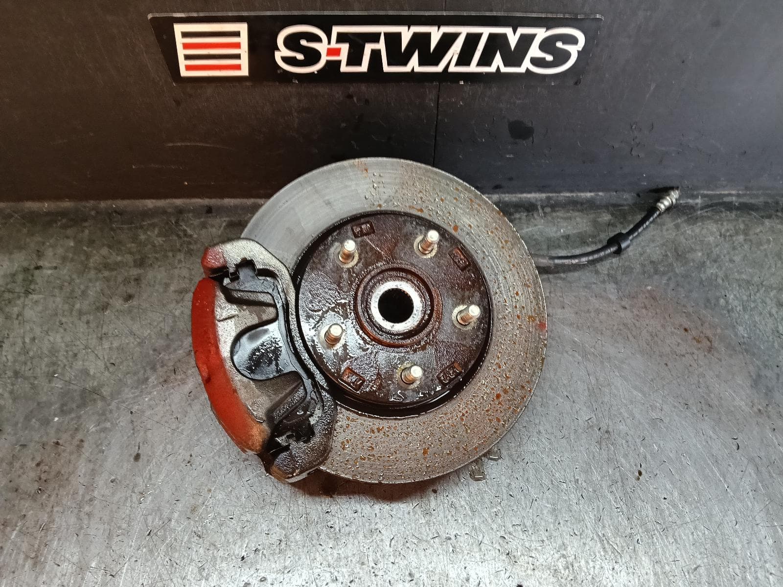 Used auto part listing image: 2017 MITSUBISHI LANCER LEFT FRONT HUB ASSEMBLY CJ-CF, 07/07-12/17 0000414599