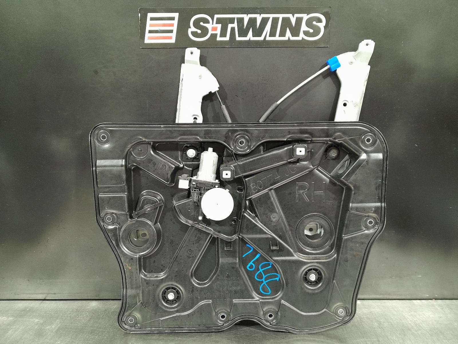 Used auto part listing image: 2012 NISSAN XTRAIL RIGHT FRONT WINDOW REG MOTOR T31, POWER, 10/07-12/13 0000294794