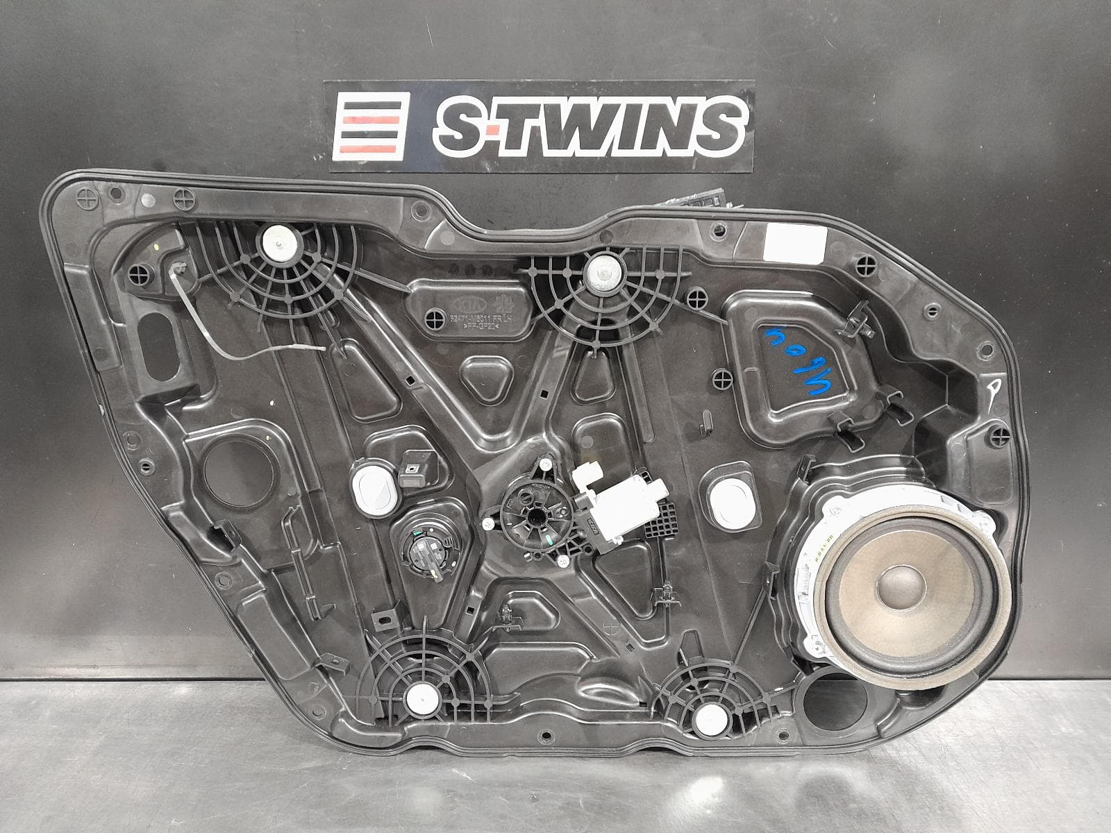 Used auto part listing image: 2020 KIA CERATO LEFT FRONT WINDOW REG MOTOR BD, SEDAN/HATCH, DOOR REG ASSY (REG AND MOTOR), 04/18-09/24 0000297705