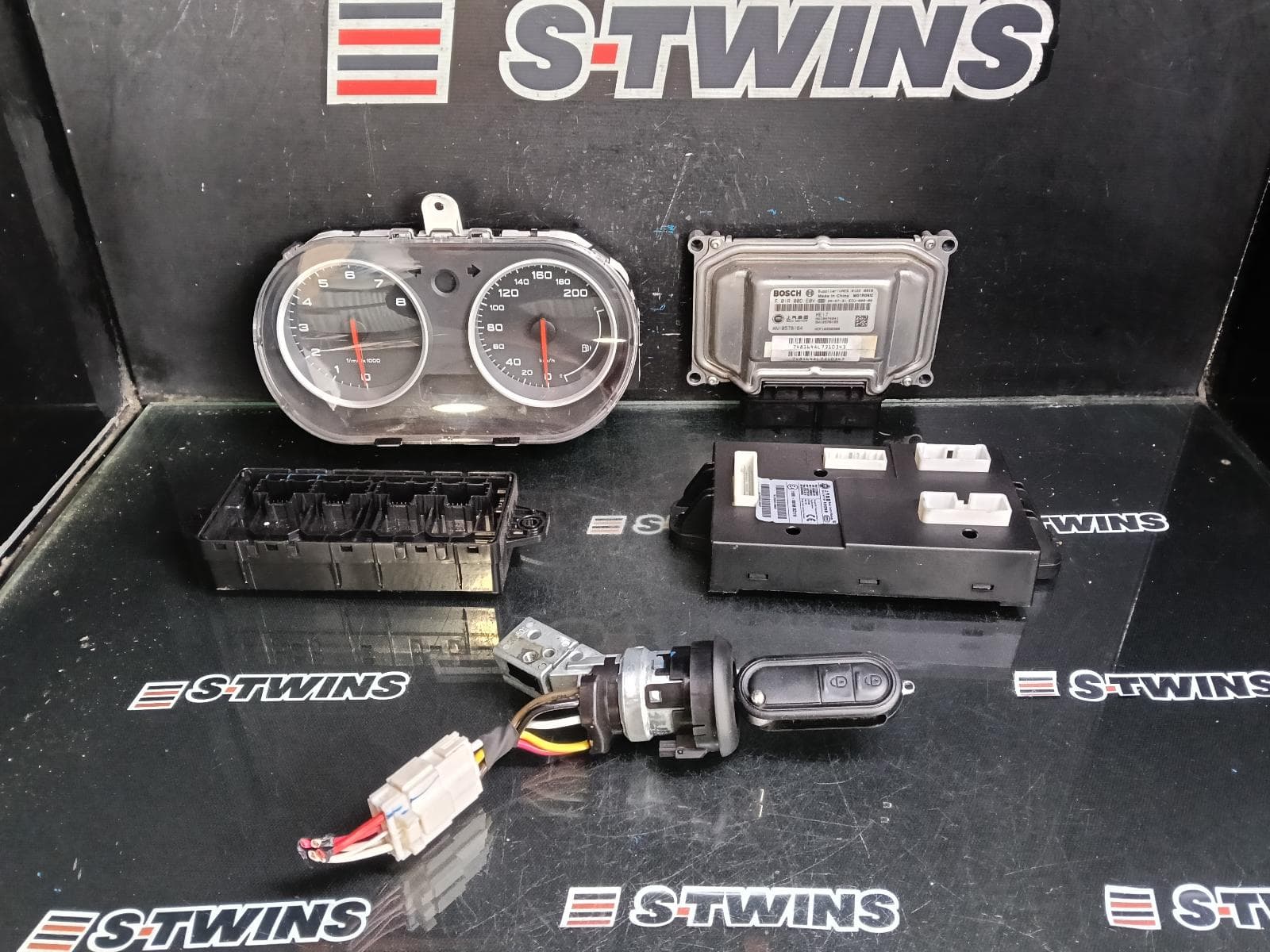 Used auto part listing image: 2020 MG MG3 ENGINE ECU, 1.5, PETROL, SEC SET (ECU/IMM/READER/KEY), SZP1, 07/16-10/25 0000414533