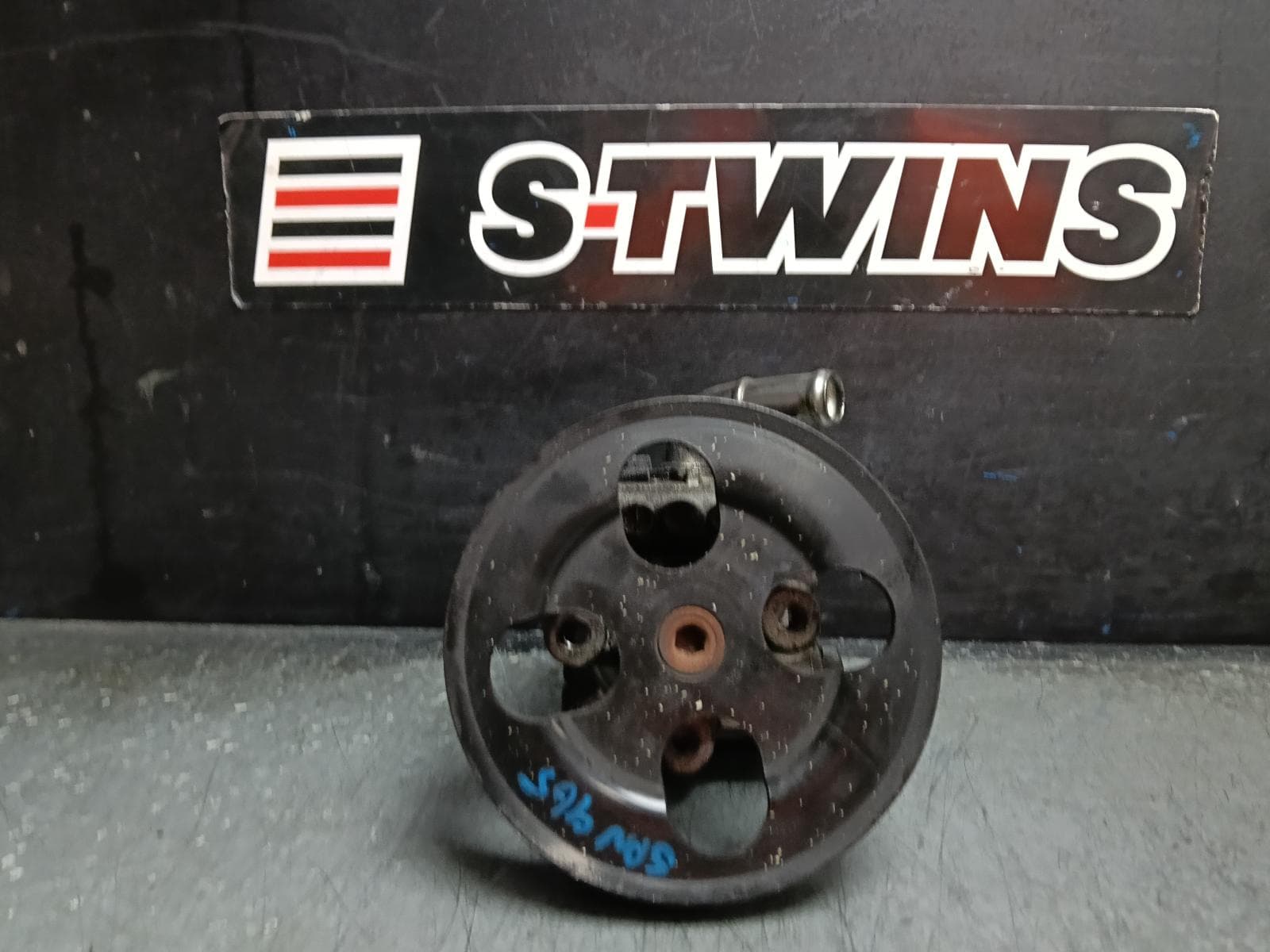Used auto part listing image: 2016 SUZUKI VITARA STEERING PUMP PETROL, 2.4, J24B, GRAND VITARA, JT, 08/08-12/18 0000414646