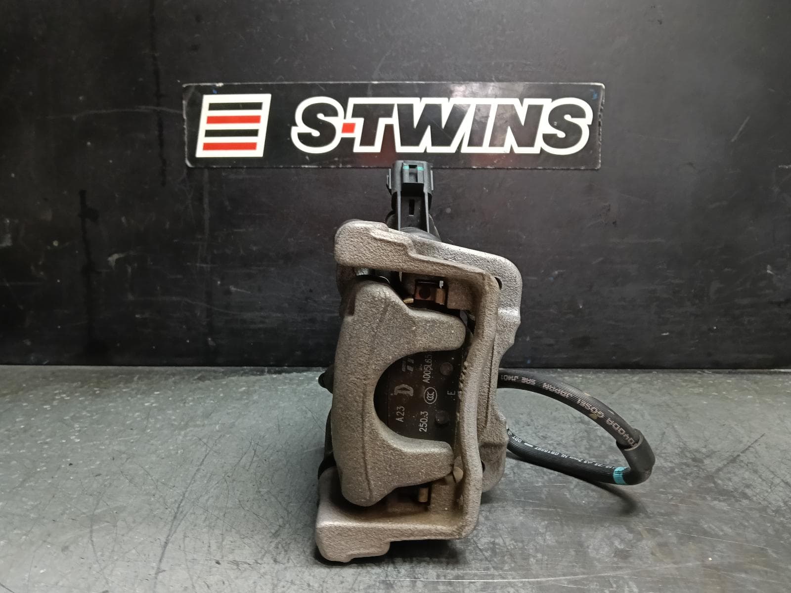 Used auto part listing image: 2024 MAZDA CX3 CALIPER RH REAR, 265 MM, W/ ELECTRONIC TYPE, DK, 06/18- 0000414763