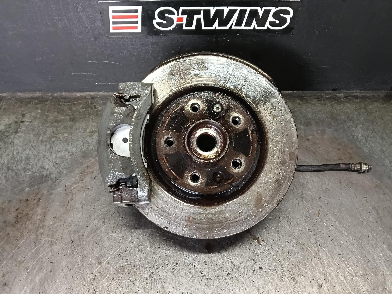 Used auto part listing image: 2014 NISSAN QASHQAI LEFT FRONT HUB ASSEMBLY J11, 12/13-07/21 0000414738