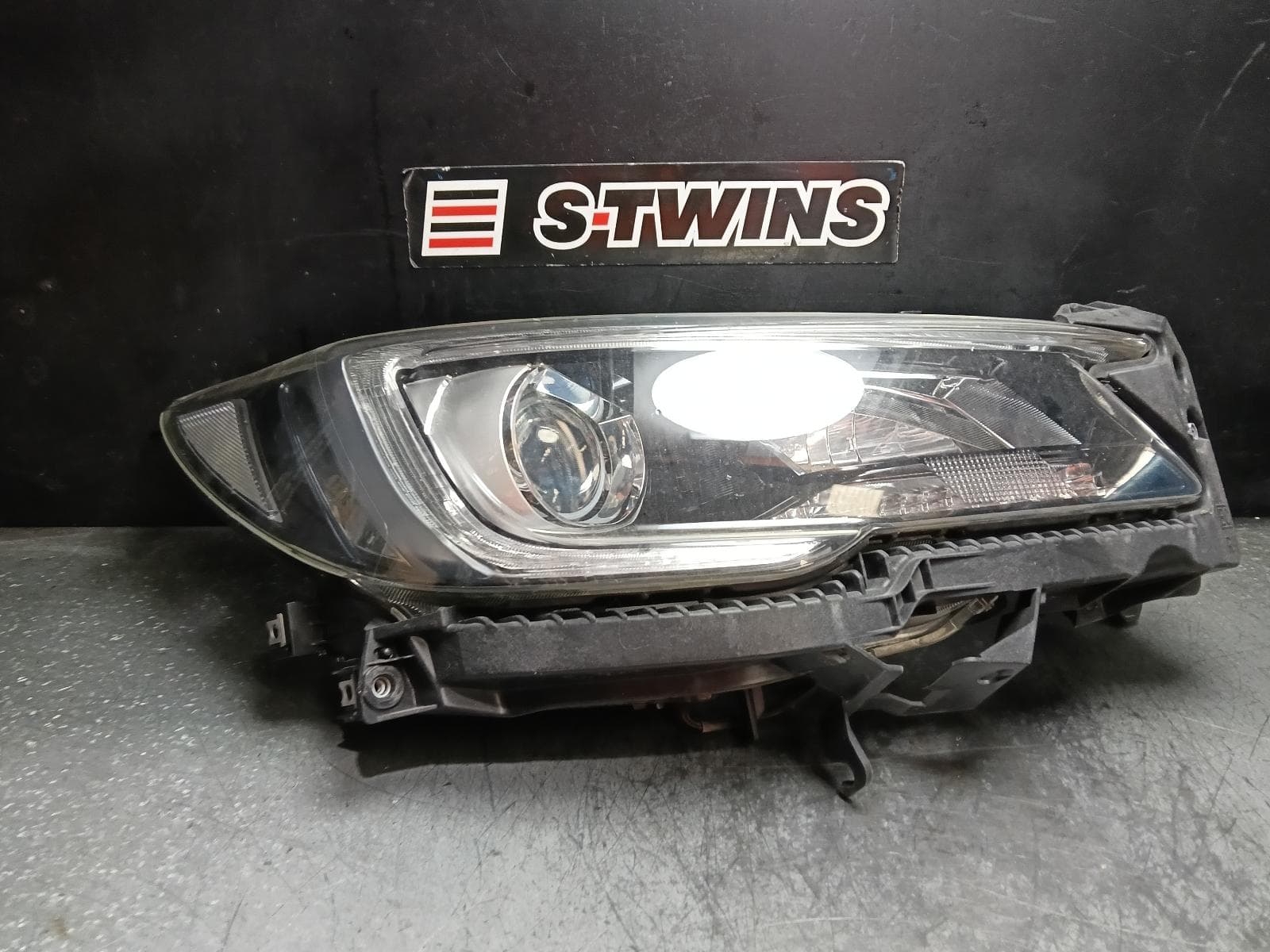 Used auto part listing image: 2018 SUBARU LIBERTY RIGHT HEADLAMP 6TH GEN, HALOGEN TYPE, 12/17-04/21 0000414659