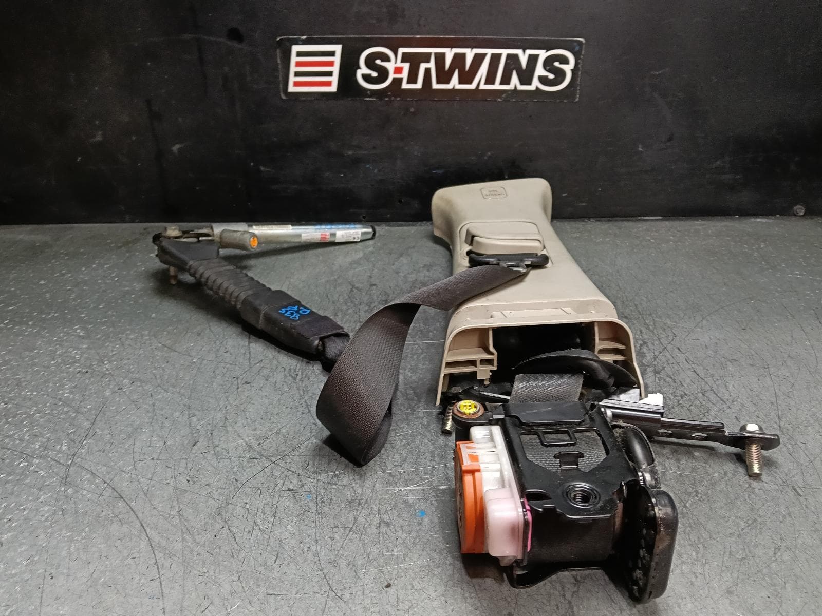 Used auto part listing image: 2016 NISSAN QASHQAI SEAT BELT STALK RH FRONT, SEAT BELT ONLY, J11, 12/13-07/21 0000414690