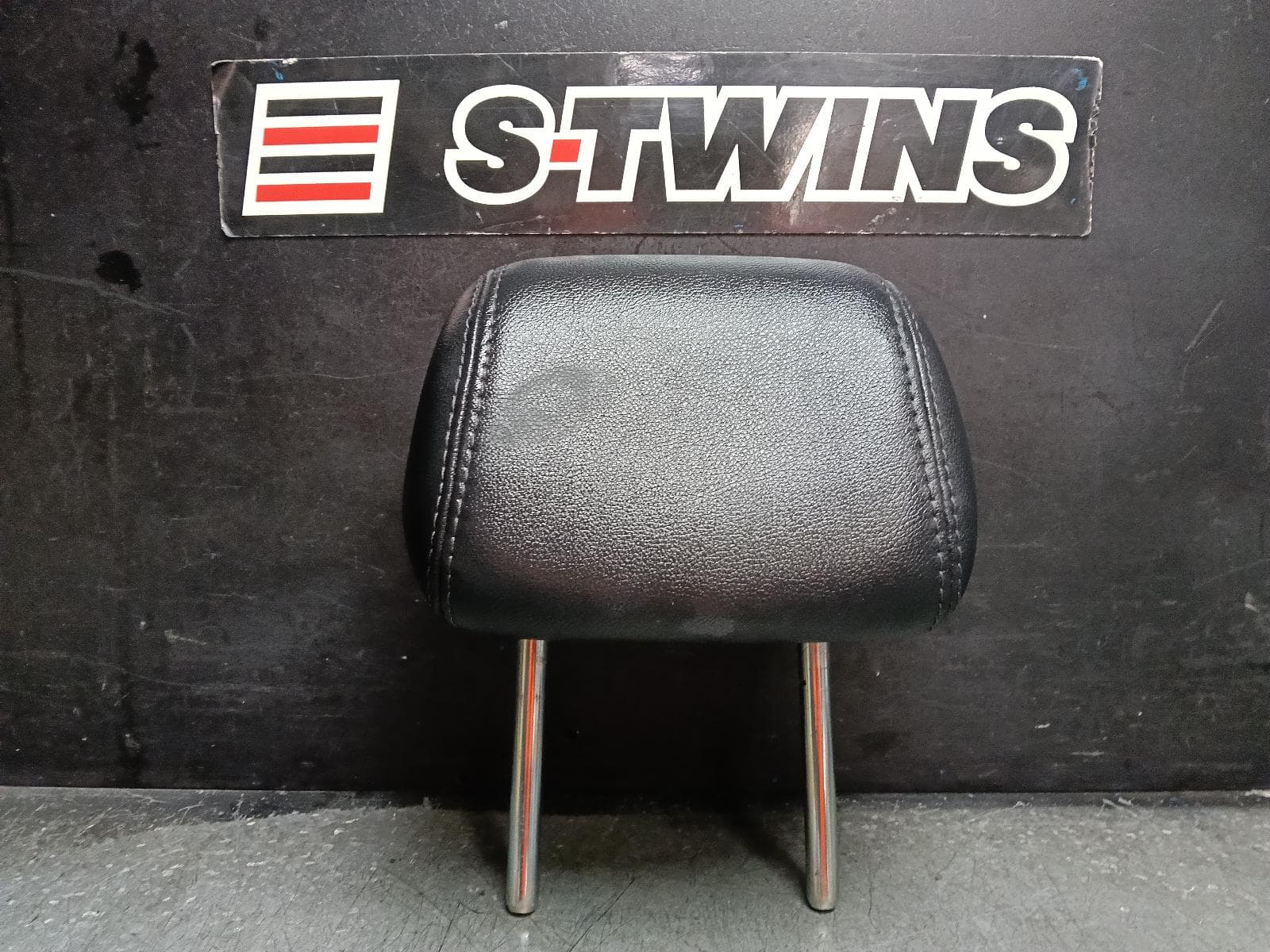 Used auto part listing image: 2016 NISSAN QASHQAI HEADREST J11, LH REAR, LEATHER, 12/13-07/21 0000414691