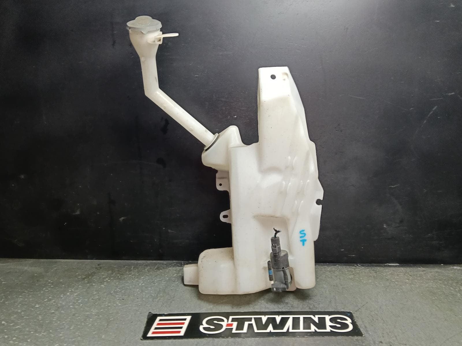 Used auto part listing image: 2016 NISSAN QASHQAI WASHER BOTTLE J11, 12/13-07/21 0000414677