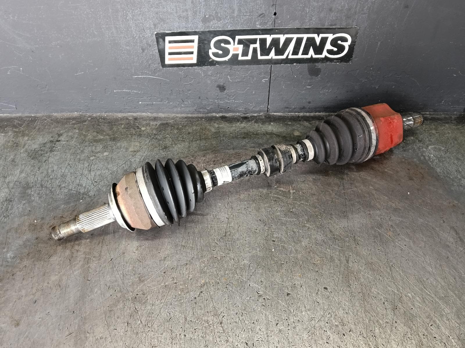 Used auto part listing image: 2014 NISSAN QASHQAI LEFT DRIVESHAFT AUTO T/M, DIESEL, 1.6, J11, 12/13-06/17 0000414740