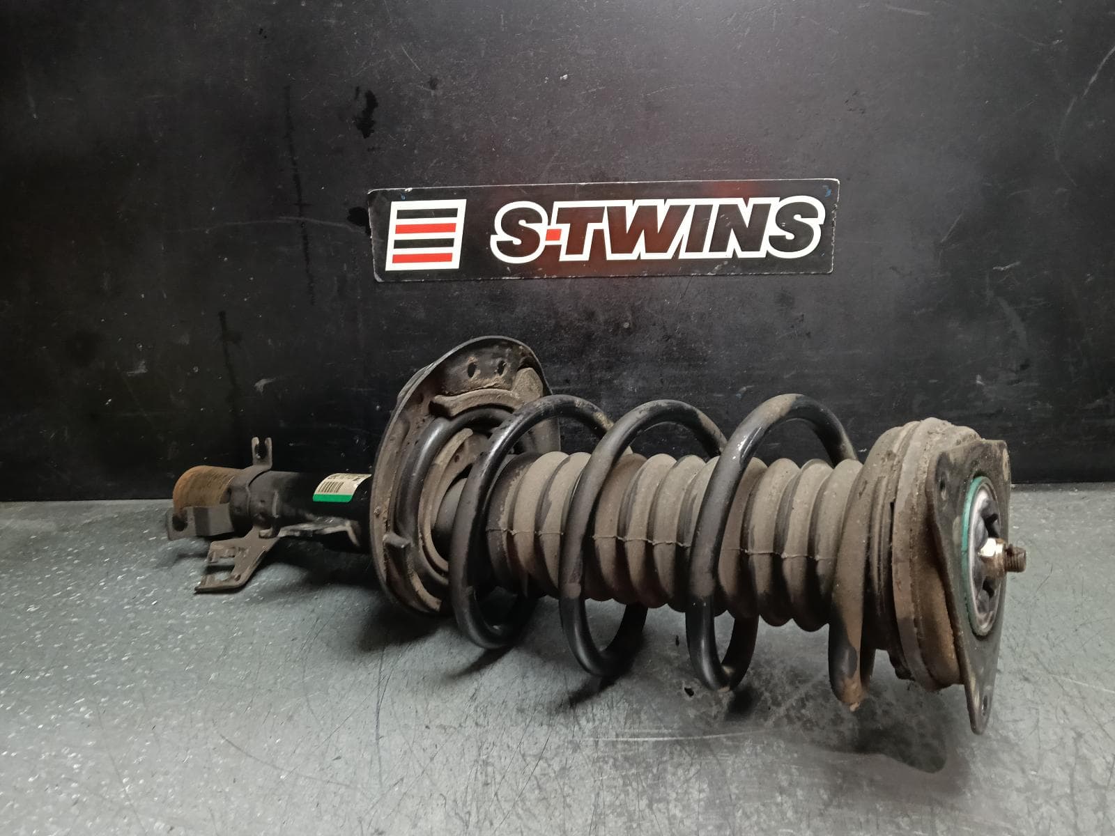 Used auto part listing image: 2016 NISSAN QASHQAI RIGHT FRONT STRUT J11, PETROL, 12/13-07/21 0000414687