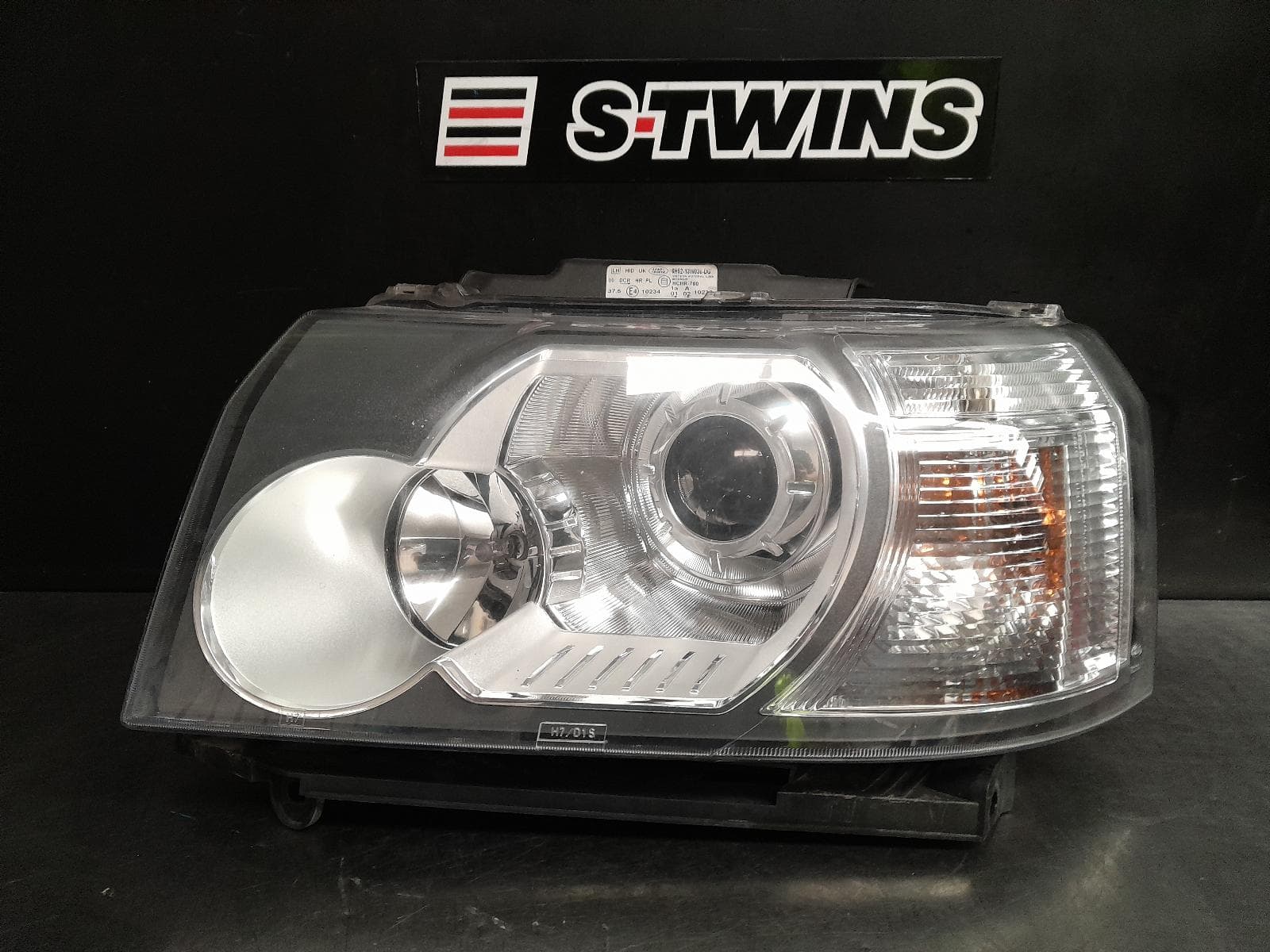 Used auto part listing image: 2011 LAND ROVER FREELANDER LEFT HEADLAMP LF2, W/ XENON, NON DAYTIME RUNNING LAMP TYPE, 10/10-12/14 0000272553