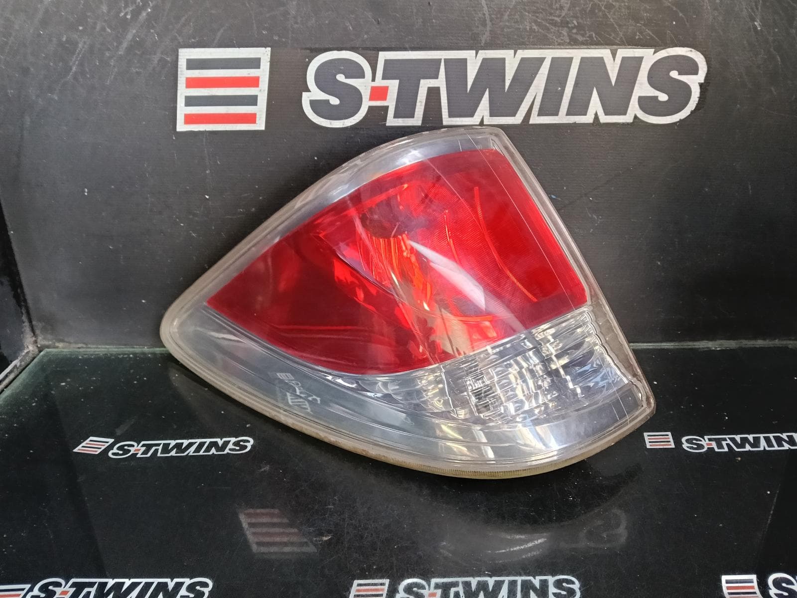 Used auto part listing image: 2012 MAZDA BT50 LEFT TAILLIGHT UP-UR, UTE, UPPER, W/ CHROME SURROUND TYPE, 10/11-06/20 0000414714