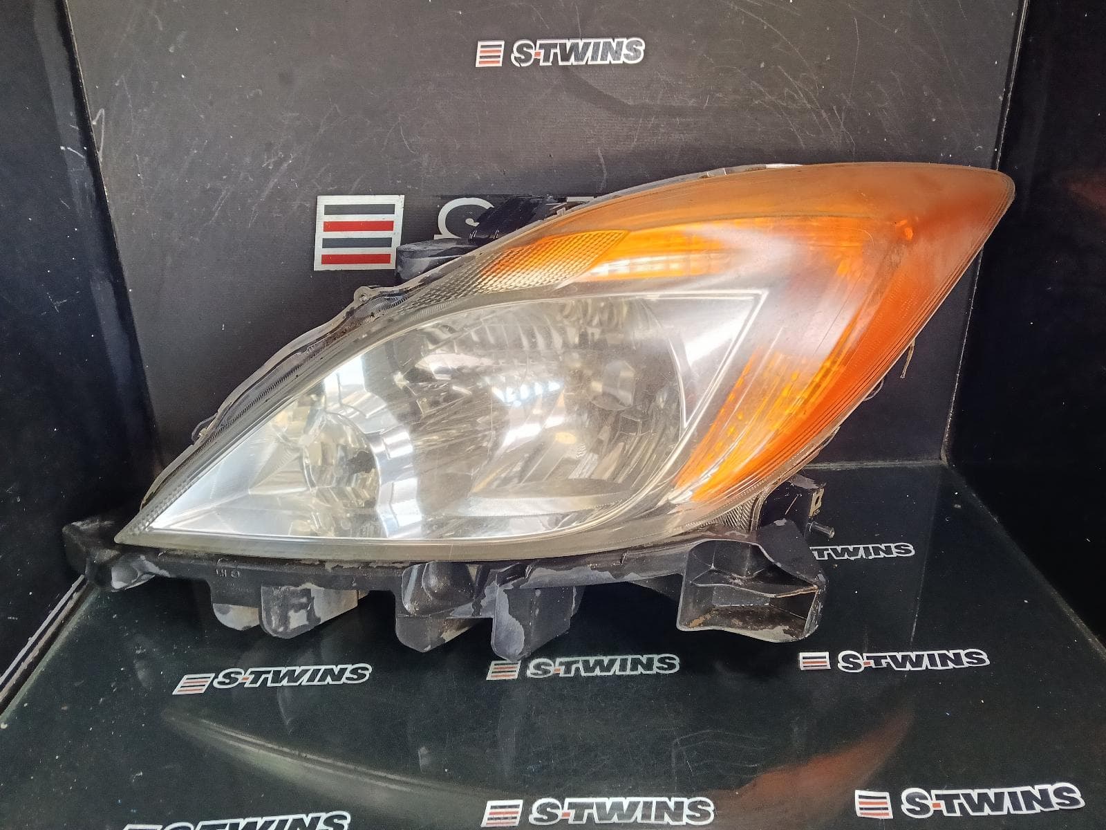 Used auto part listing image: 2012 MAZDA BT50 LEFT HEADLAMP UP, AMBER INDICATOR TYPE, 10/11-08/15 0000414713