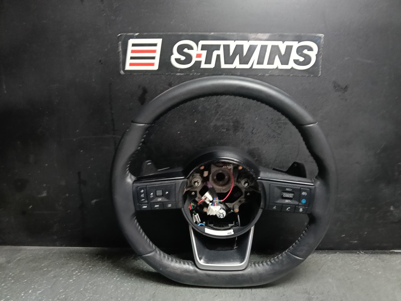 Used auto part listing image: 2024 NISSAN QASHQAI STEERING WHEEL J12, LEATHER, BLACK, HEATED & PADDLE SHIFT TYPE, 05/22- 0000408062
