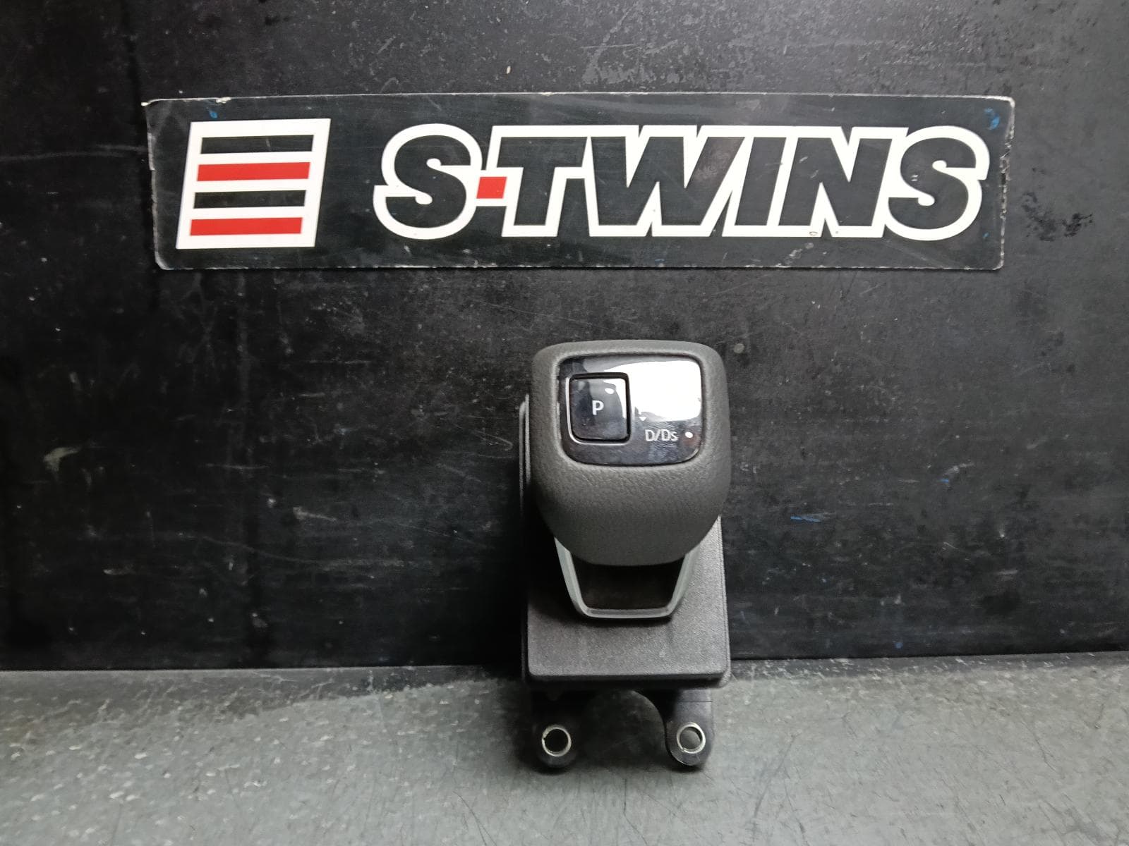 Used auto part listing image: 2024 NISSAN QASHQAI GEAR STICK SHIFTER J12, 05/22- 0000414815
