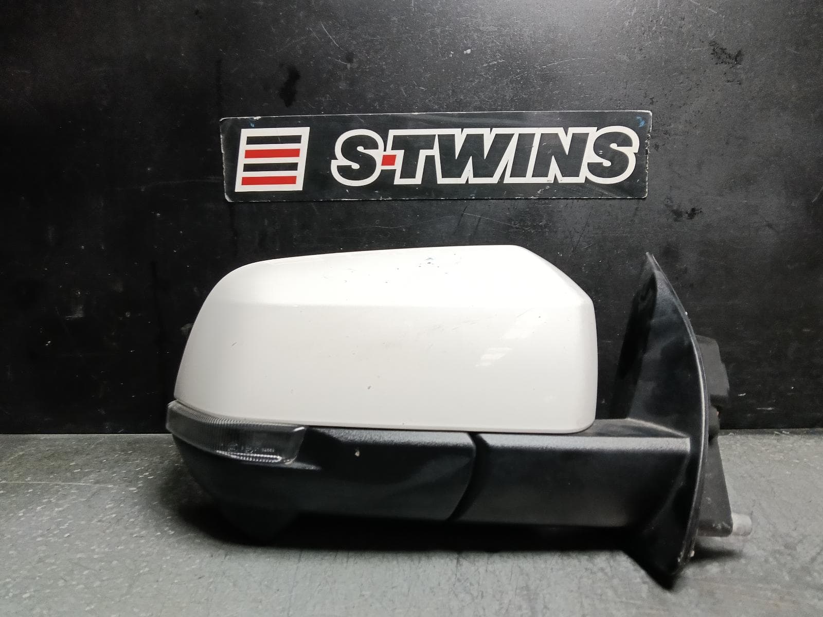 Used auto part listing image: 2023 FORD RANGER RIGHT DOOR MIRROR RA, POWER FOLD, W/ BLIND SPOT, CAMERA TYPE, COLOUR CODED, RAPTOR, 05/22- 0000414816