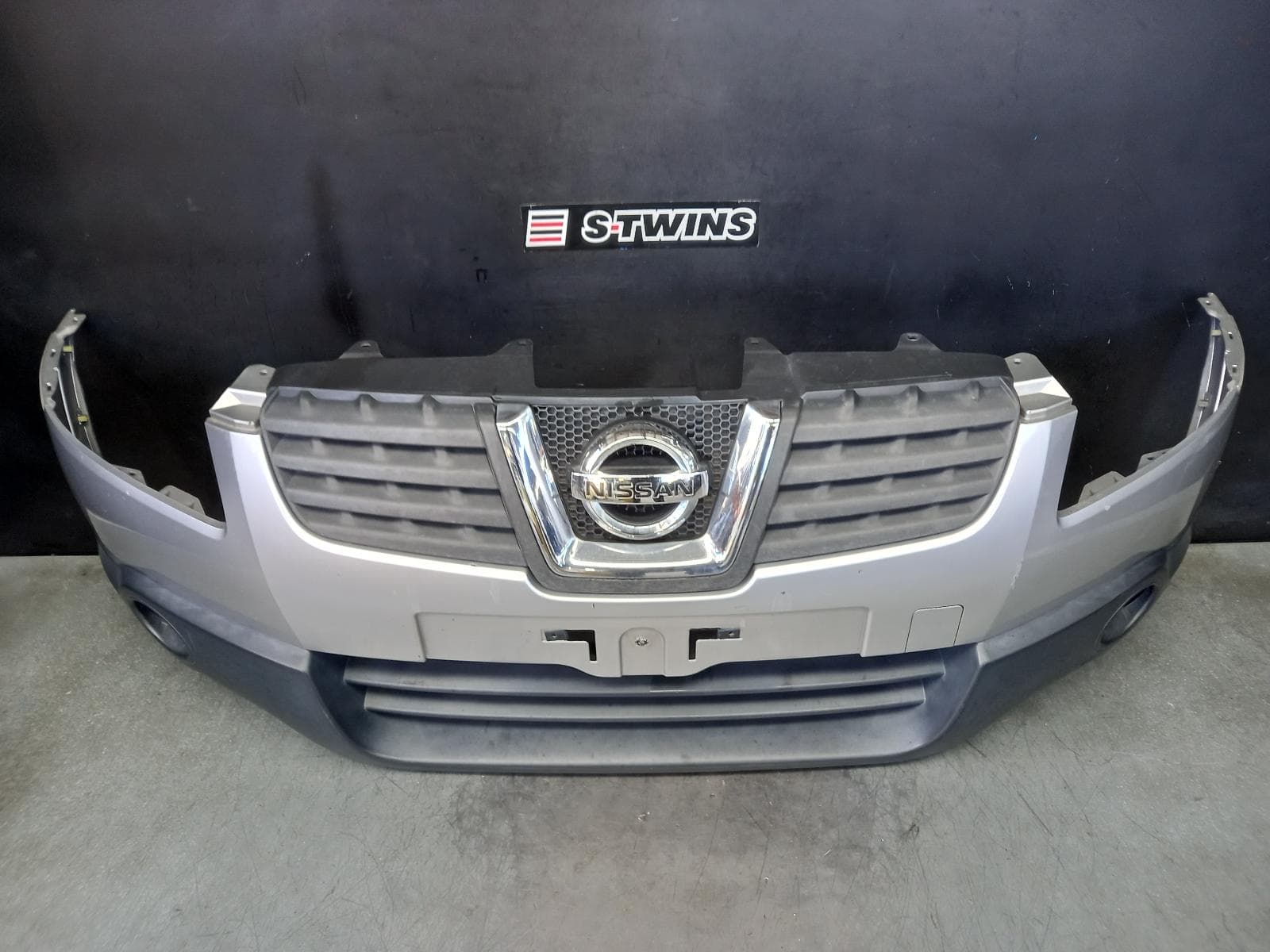 Used auto part listing image: 2008 NISSAN DUALIS FRONT BUMPER BUMPER BAR, J10, 10/07-03/10 0000348860