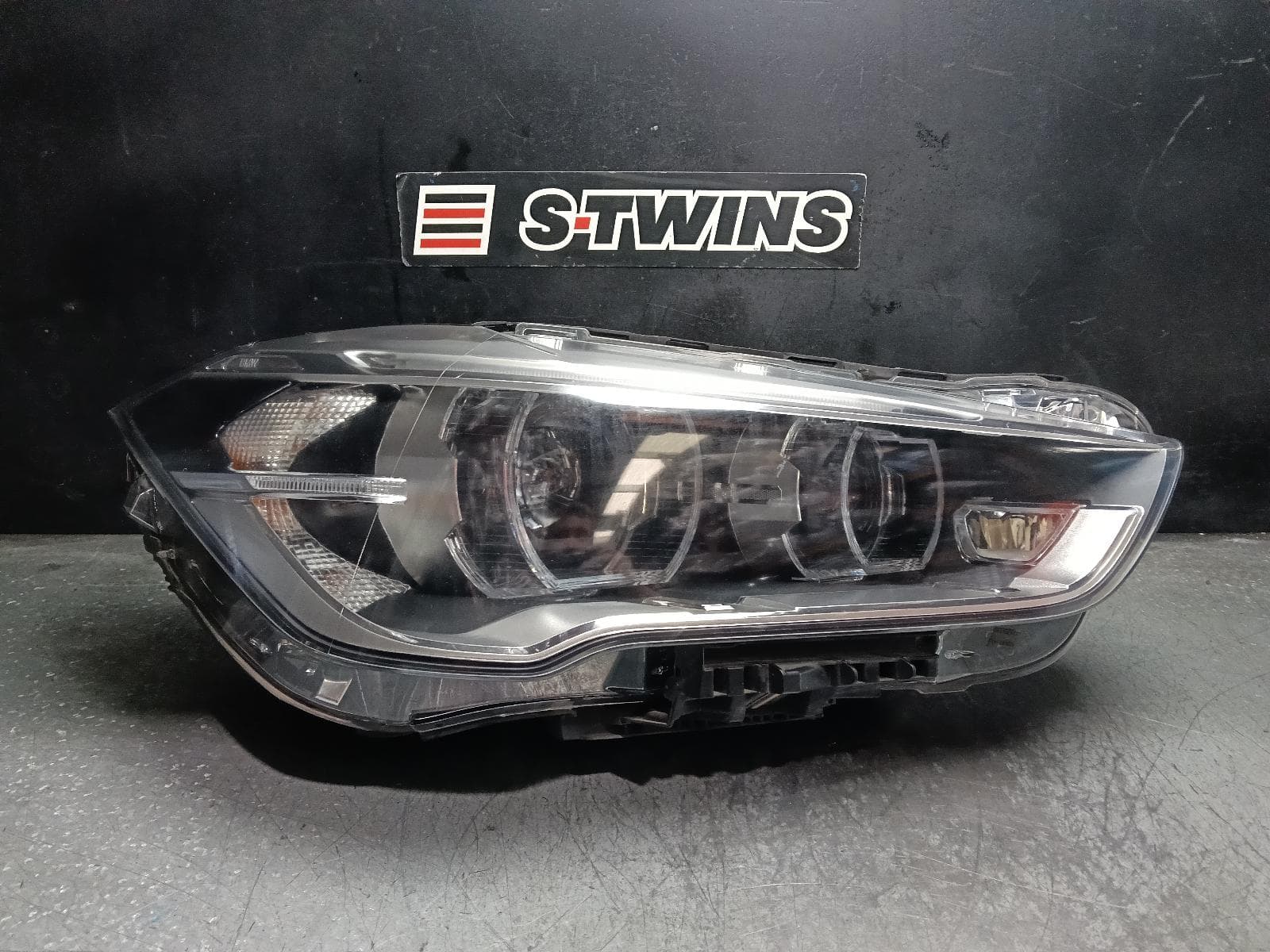 Used auto part listing image: 2017 BMW X1 RIGHT HEADLAMP F48, W/ LED TYPE, 07/16-06/19 0000414848