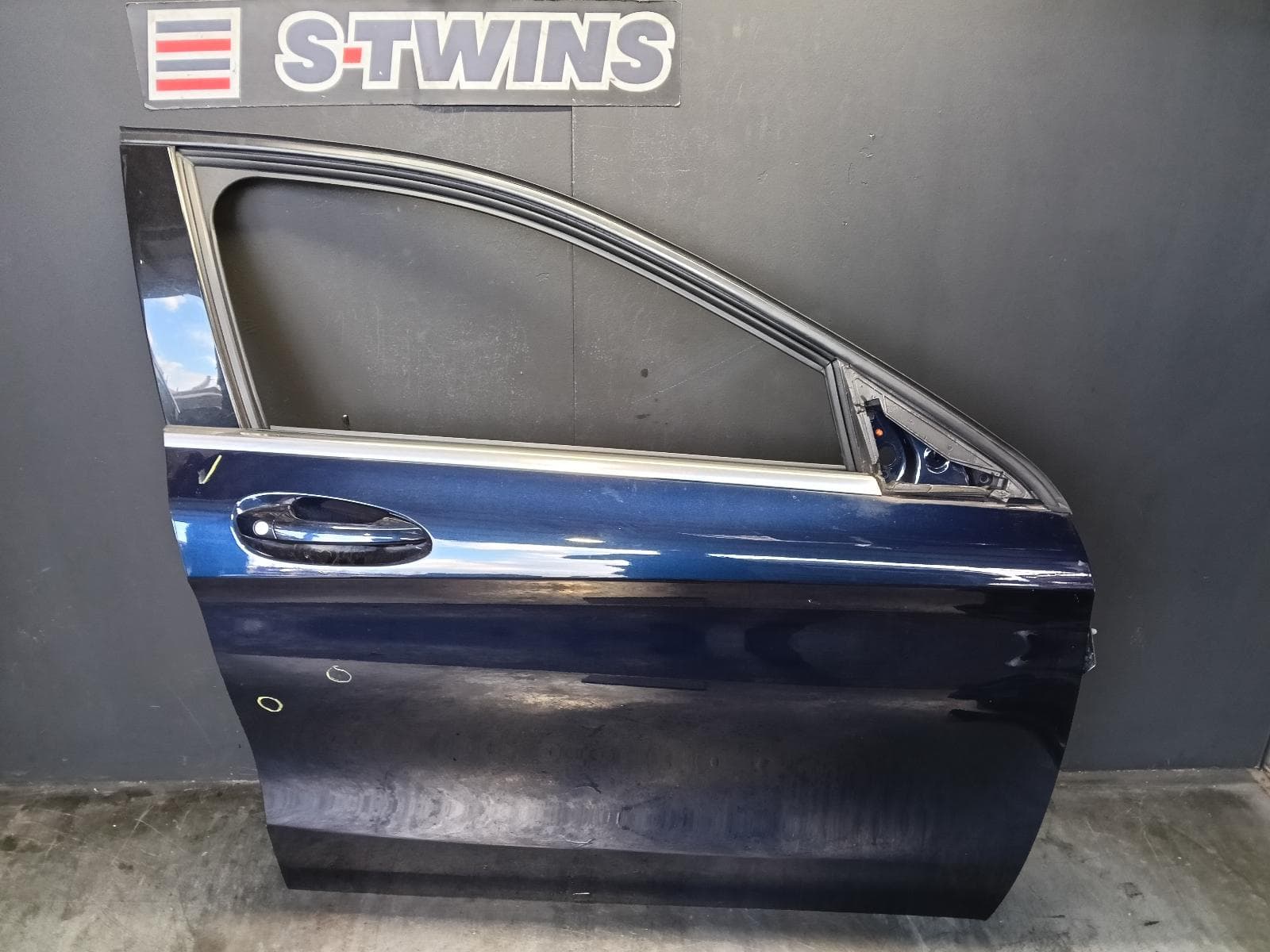 Used auto part listing image: 2018 MERCEDES GLA CLASS RIGHT FRONT DOOR X156, 04/14-01/20 0000414890