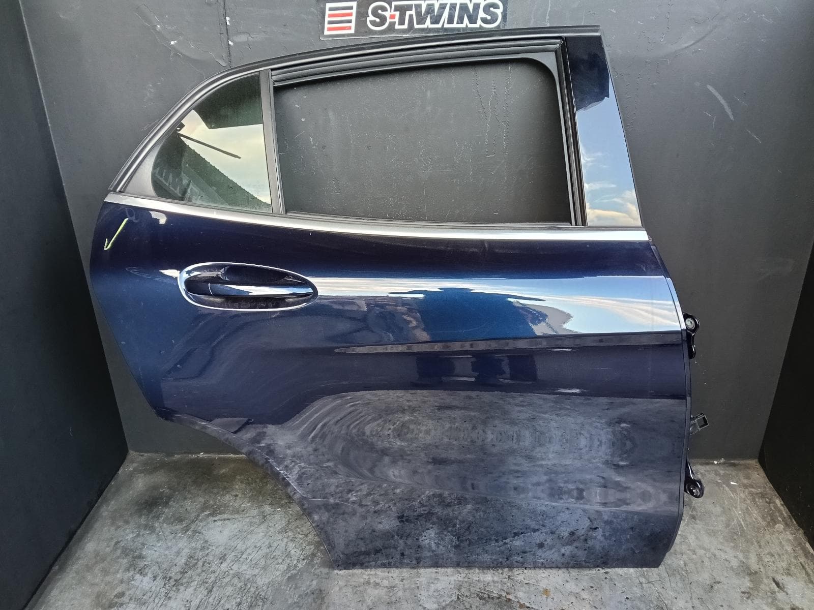 Used auto part listing image: 2018 MERCEDES GLA CLASS RIGHT REAR DOOR SLIDING X156, 04/14-01/20 0000414894