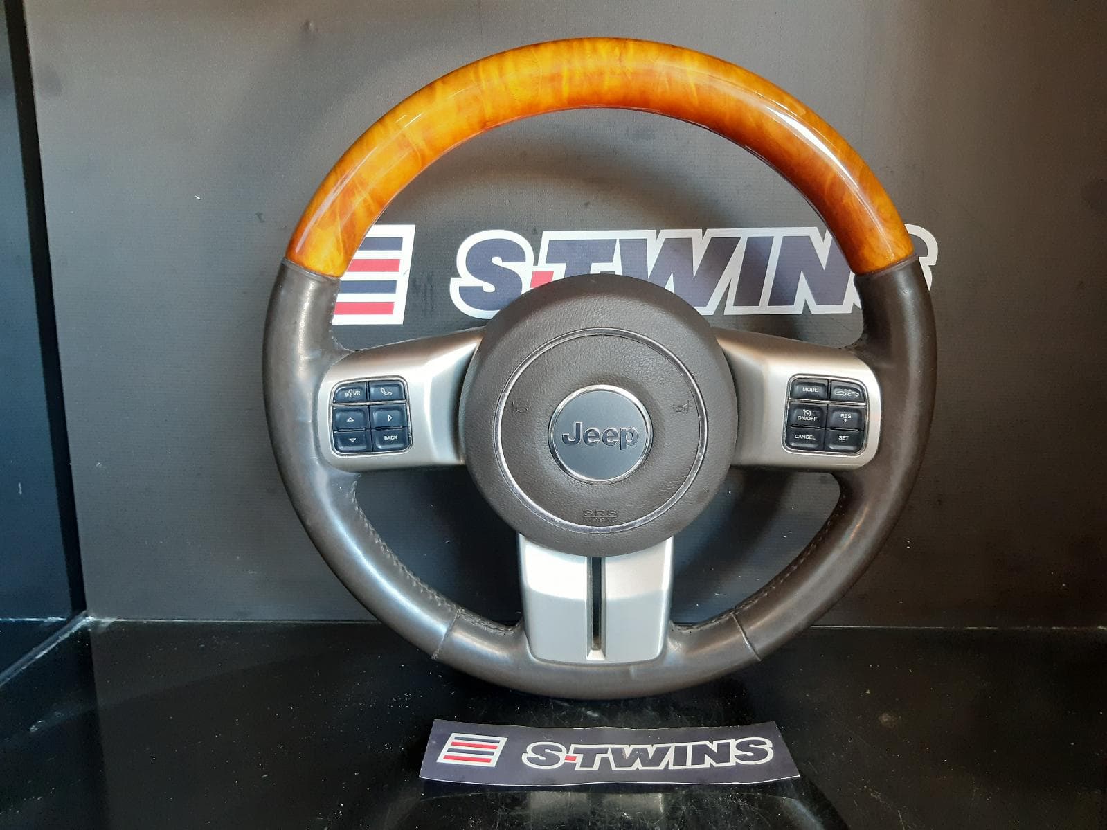 Used auto part listing image: 2012 JEEP GRANDCHEROKEE STEERING WHEEL OVERLAND, WOODEN TYPE, WK, 10/10-03/13 0000111362