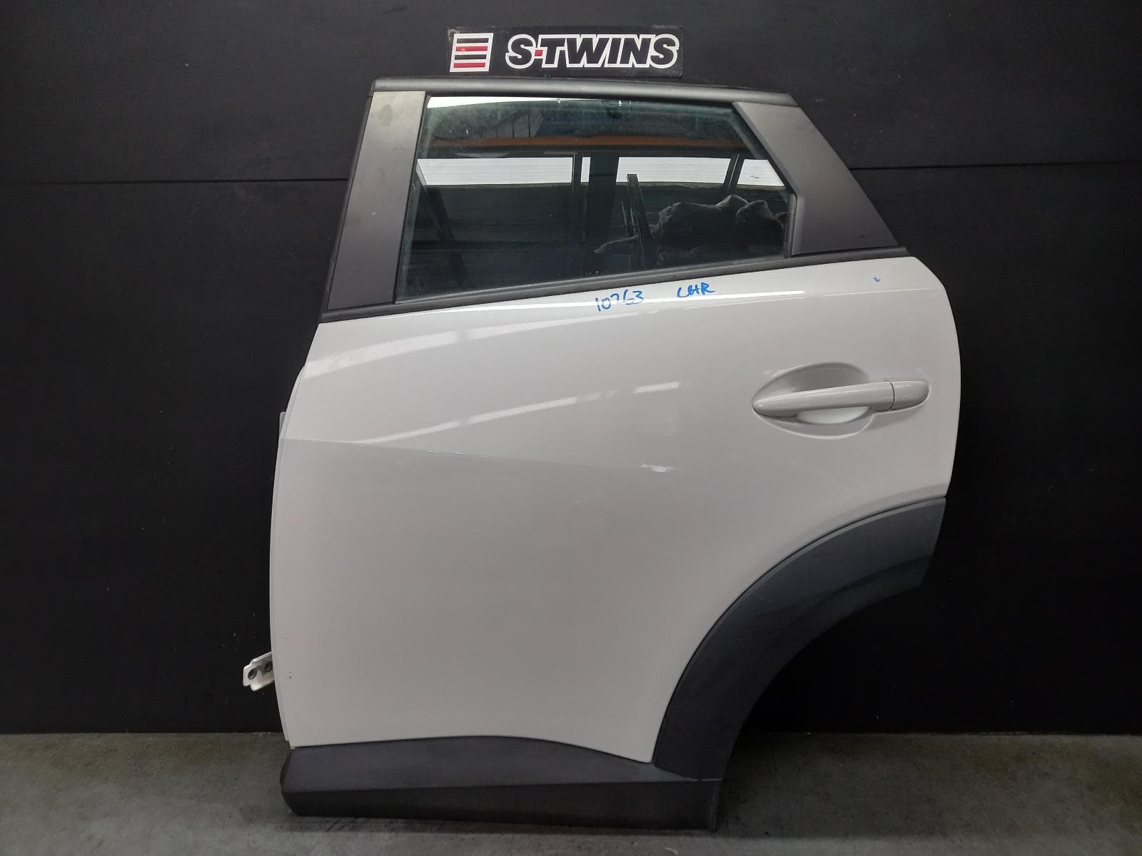 Used auto part listing image: 2017 MAZDA CX3 LEFT REAR DOOR SLIDING DK, 03/15- 0000401794