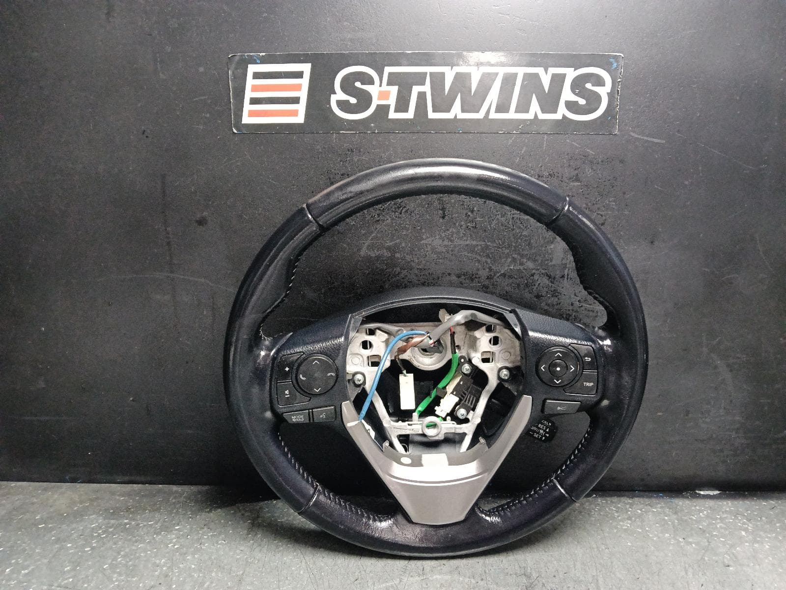 Used auto part listing image: 2017 TOYOTA RAV4 STEERING WHEEL LEATHER, XA40, CRUISER, 10/15-12/18 0000405947