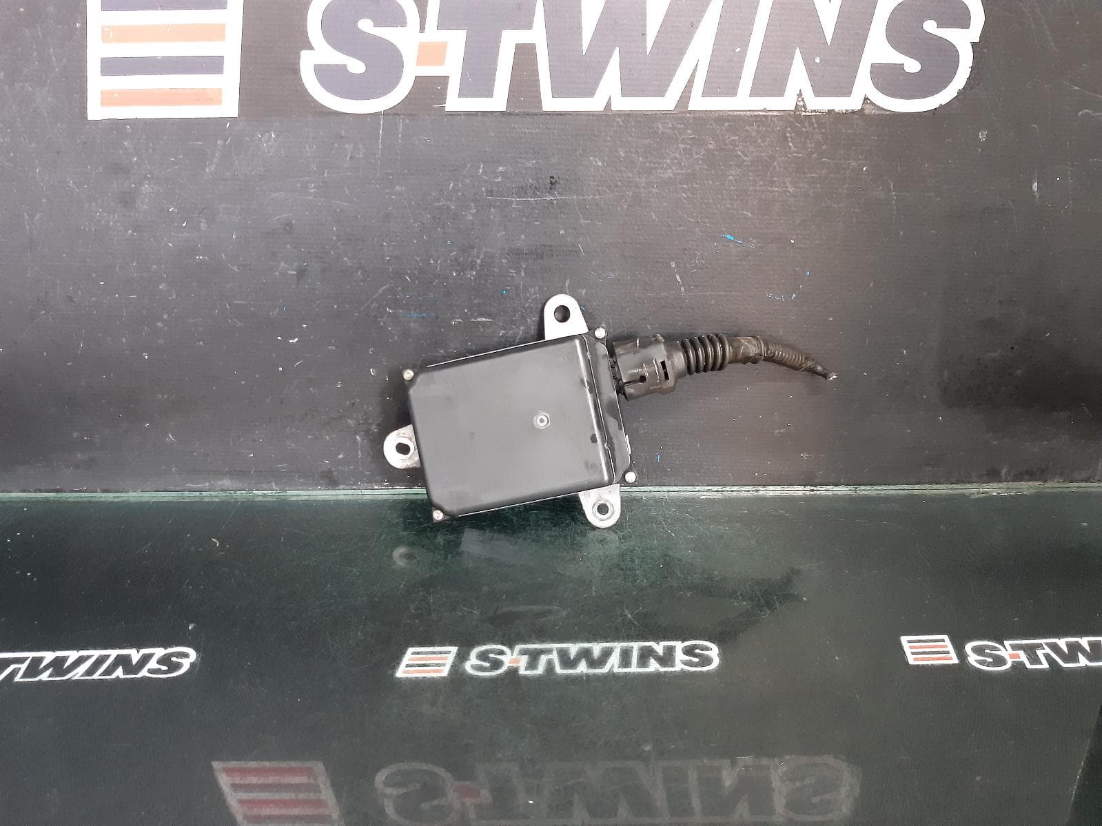 Used auto part listing image: 2017 TOYOTA RAV4 REVERSE CAMERA BLIND SPOT MONITOR SENSOR (LH REAR BEHIND BUMPER), XA40, 12/15-12/18 0000358113
