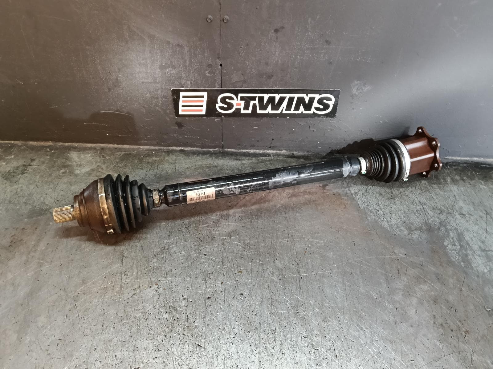 Used auto part listing image: 2013 VOLKSWAGEN CADDY RIGHT DRIVESHAFT DIESEL, 2.0, 2K, 08/10-06/15 0000414982
