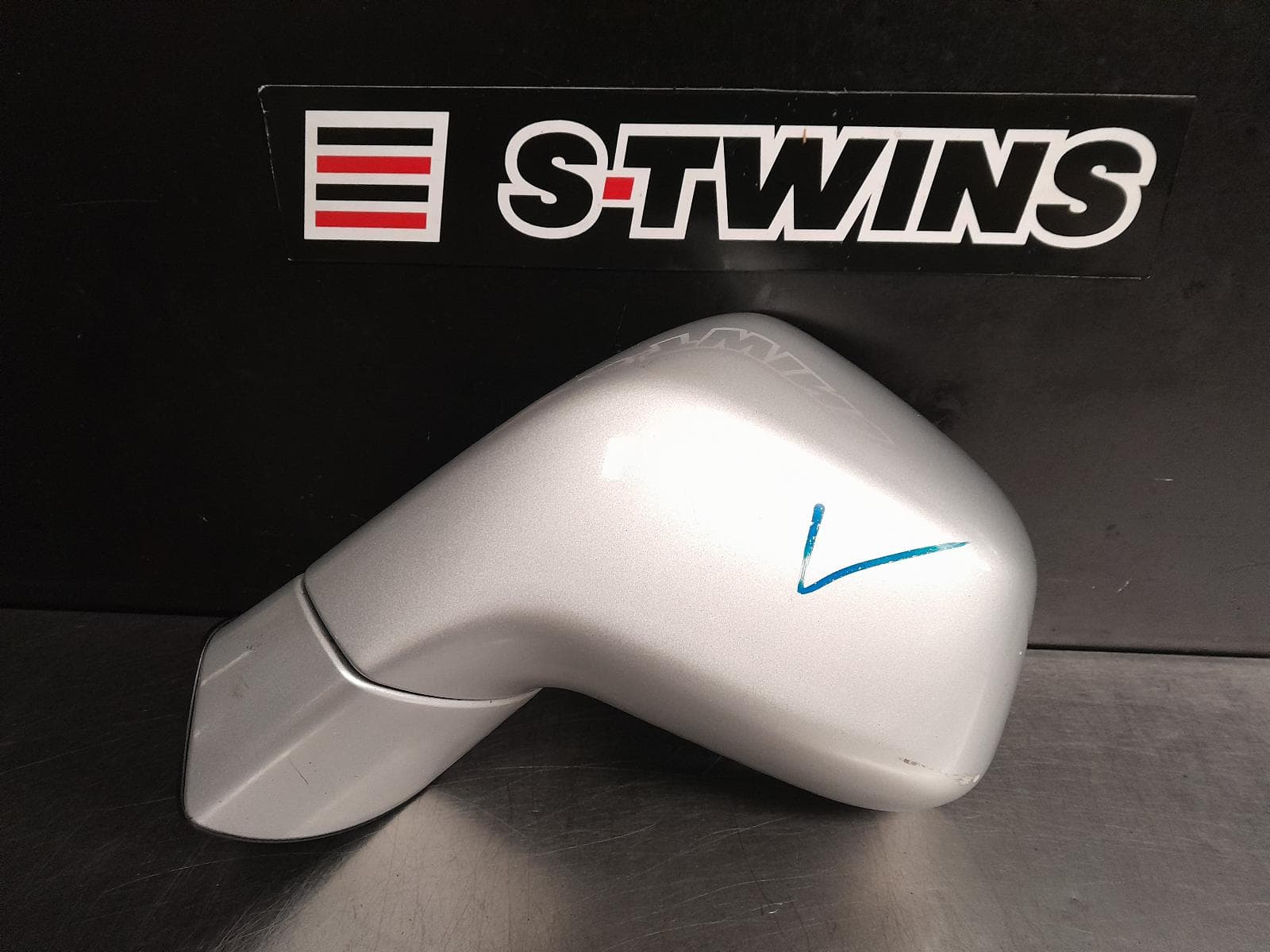 Used auto part listing image: 2014 HOLDEN CAPTIVA LEFT DOOR MIRROR CG, NON HEATED, NON INDICATOR TYPE, 3 PIN TYPE, CAPTIVA 5 TYPE, 03/11-09/15 0000284608
