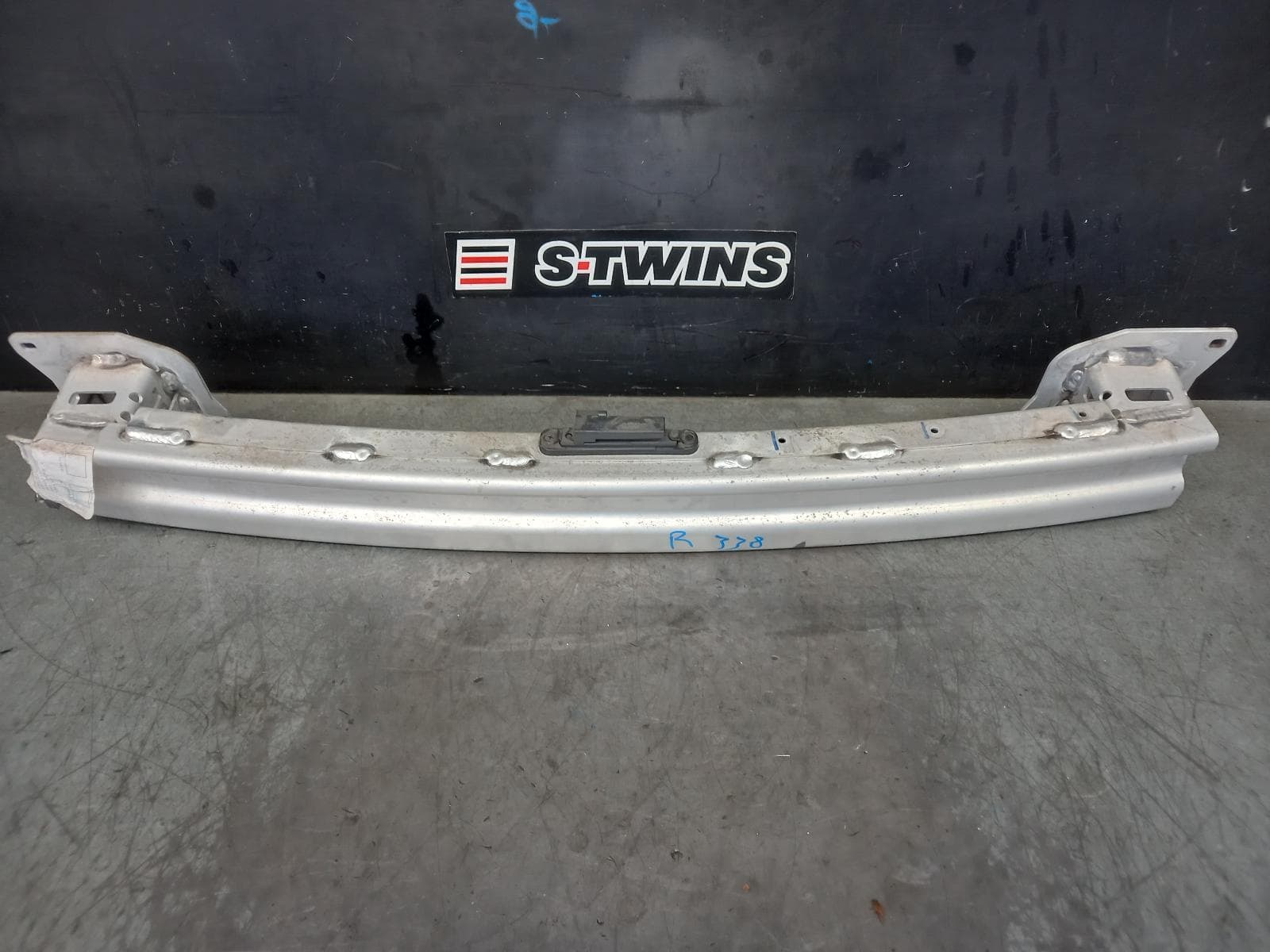 Used auto part listing image: 2017 LAND ROVER RANGE ROVER EVOQUE R BAR BRACKET REINFO L538, 11/11-01/19 0000371553