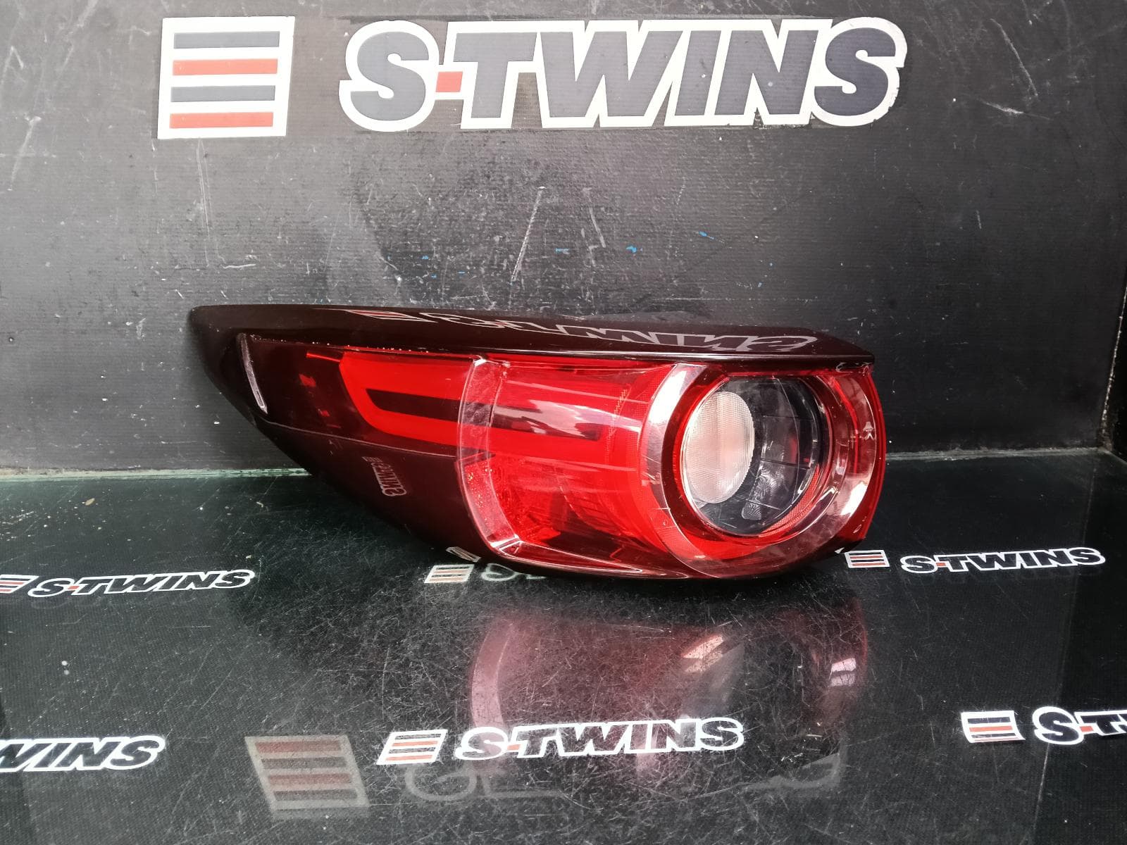 Used auto part listing image: 2017 MAZDA CX5 LEFT TAILLIGHT IN BODY, W/ LED TYPE, KF, 02/17-08/21 0000391012
