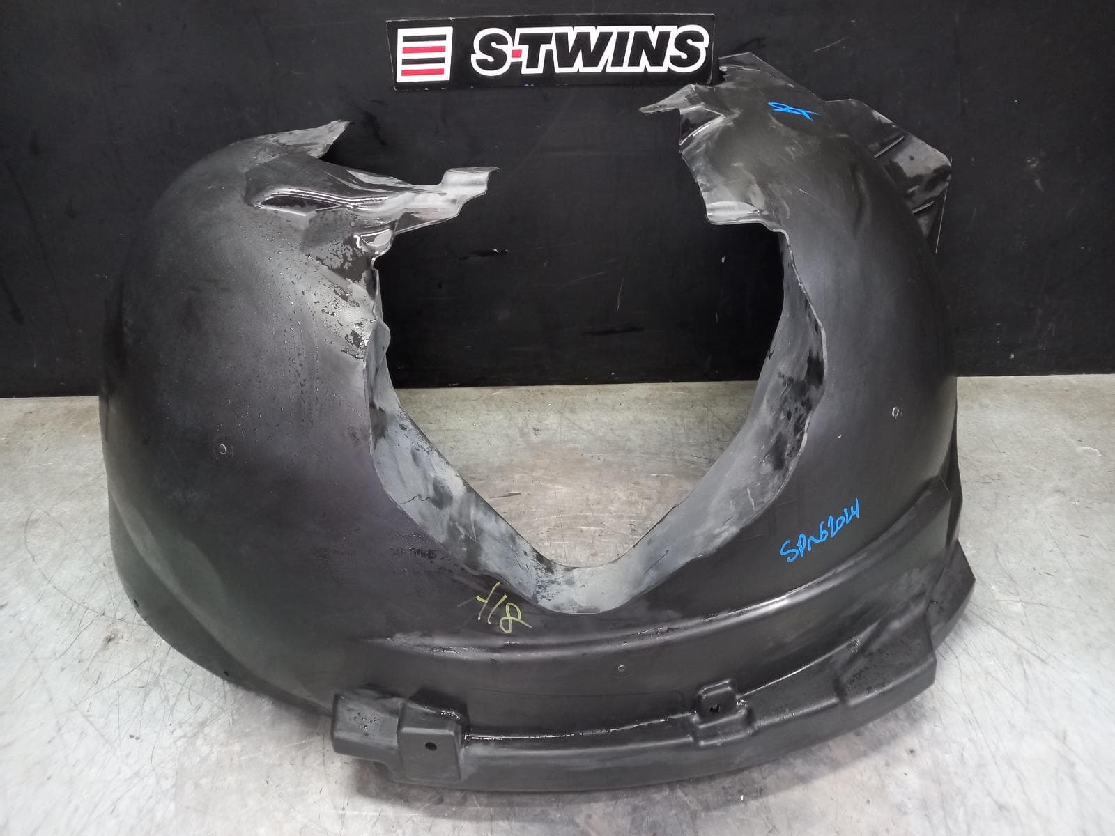 Used auto part listing image: 2018 VOLVO XC60 LEFT GUARD LINER FRONT, GEN 2, 05/17- 0000393613