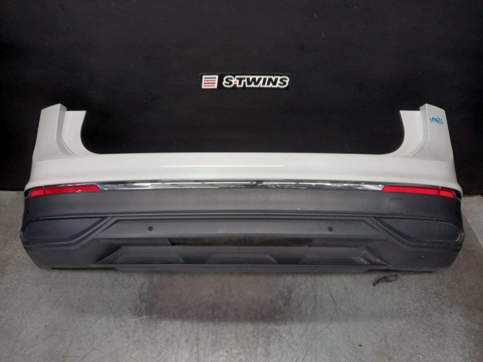Used auto part listing image: 2023 VOLKSWAGEN TIGUAN REAR BUMPER BUMPER BAR (2 PIECE), LIFE, 5NA, 06/21-02/24 0000392591