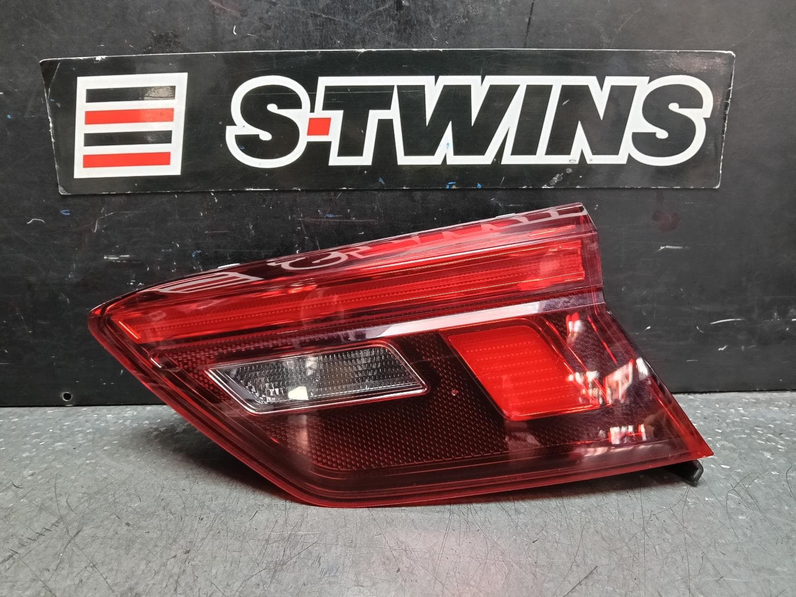 Used auto part listing image: 2023 VOLKSWAGEN TIGUAN REAR GARNISH TAILGATE LAMP (LH SIDE), LED TYPE, NON HIGHLINE/R/R-LINE, 5NA, 06/16-02/24 0000392594