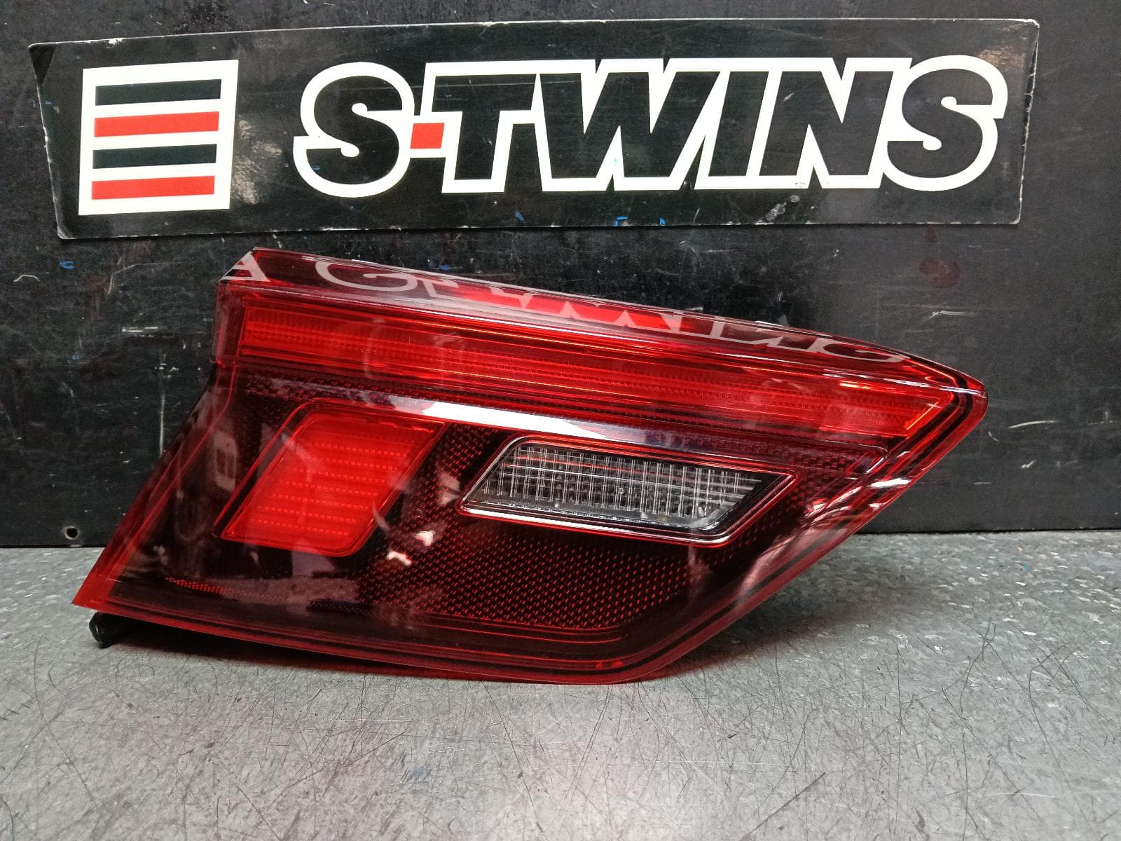 Used auto part listing image: 2023 VOLKSWAGEN TIGUAN REAR GARNISH TAILGATE LAMP (RH SIDE), LED TYPE, NON HIGHLINE/R/R-LINE, 5NA, 06/16-02/24 0000392595