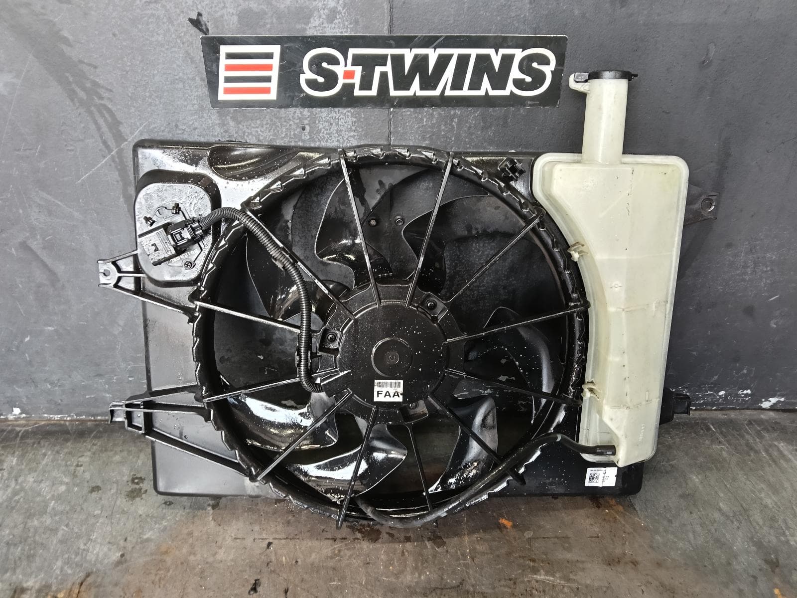 Used auto part listing image: 2018 HYUNDAI I30 FAN RADIATOR FAN, W/ OVERFLOW BOTTLE, PETROL, 2.0, G4NC, PD, HATCH (S. KOREA VIN KMHH), 03/17-12/23 0000388057