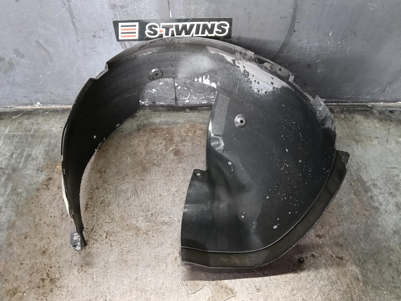 Used auto part listing image: 2018 HYUNDAI I30 RIGHT GUARD LINER FRONT, PD, HATCH (S. KOREA VIN KMHH), STANDARD TYPE, 03/17-07/20 0000387869