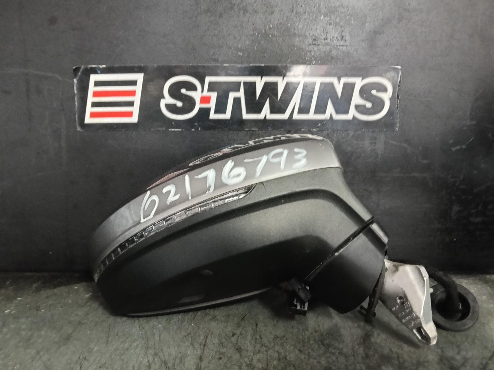 Used auto part listing image: 2019 VOLKSWAGEN TIGUAN RIGHT DOOR MIRROR 5NA, POWER FOLD, W/ LANE CHANGE ASSIST & CAMERA TYPE (6XQ/KA6/79D), ALLSPACE, 05/18-02/24 0000408832