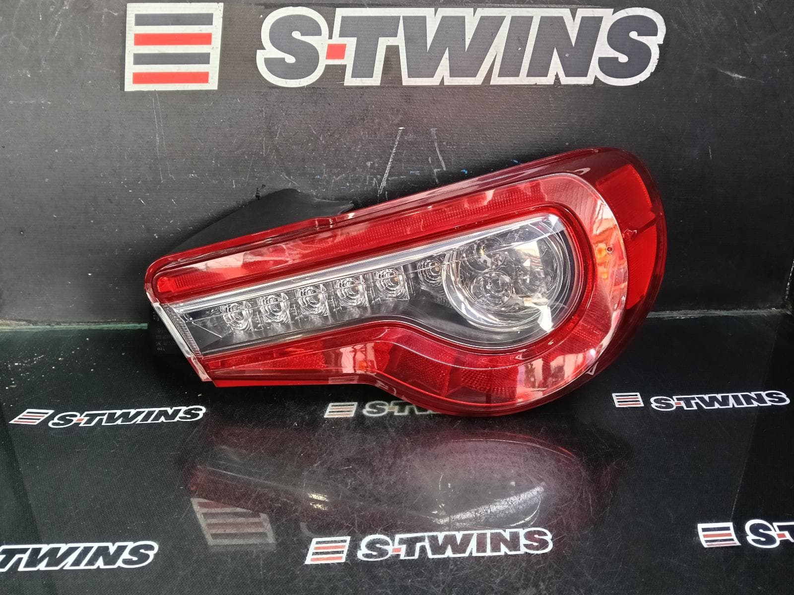 Used auto part listing image: 2017 TOYOTA 86 RIGHT TAILLIGHT FACTORY, ZN6, 10/16-09/21 0000388328