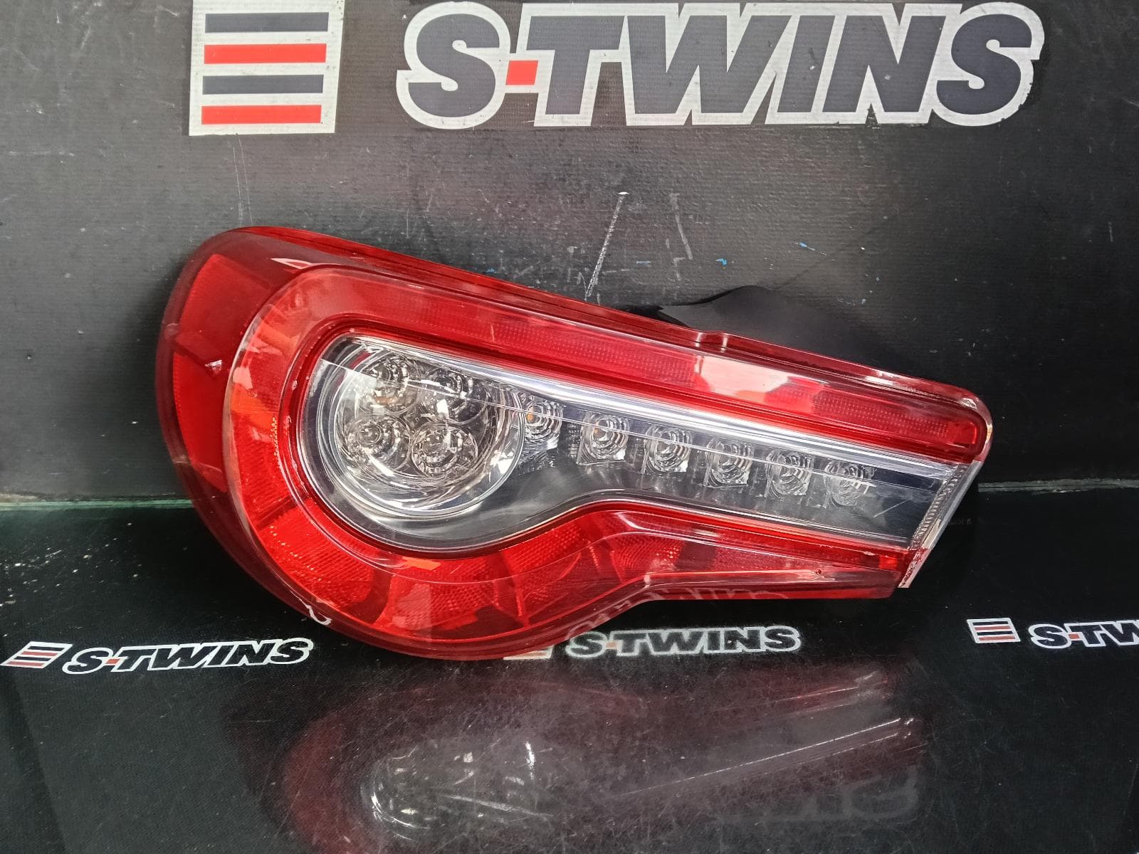 Used auto part listing image: 2017 TOYOTA 86 LEFT TAILLIGHT FACTORY, ZN6, 10/16-09/21 0000388329