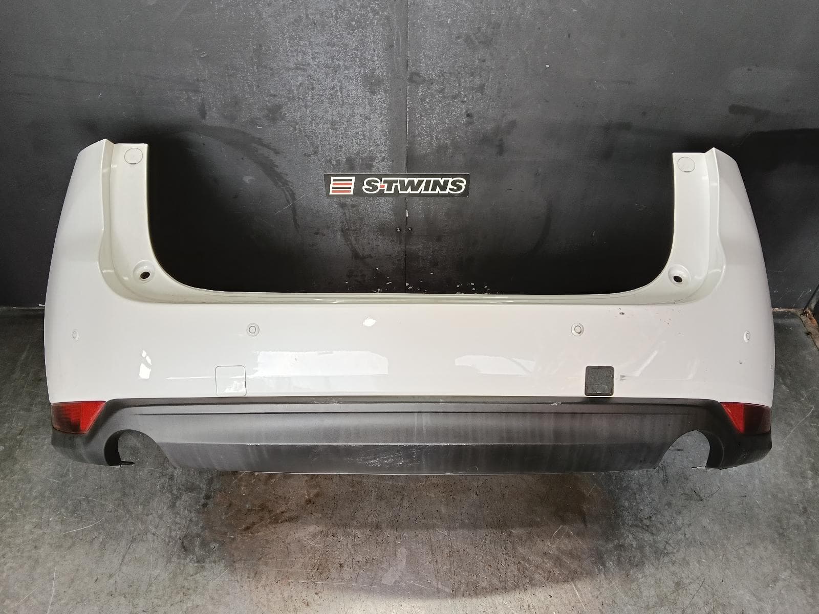 Used auto part listing image: 2021 MAZDA CX5 REAR BUMPER BUMPER BAR, W/ PARK SENSOR TYPE, KF, 02/17-08/21 0000388483