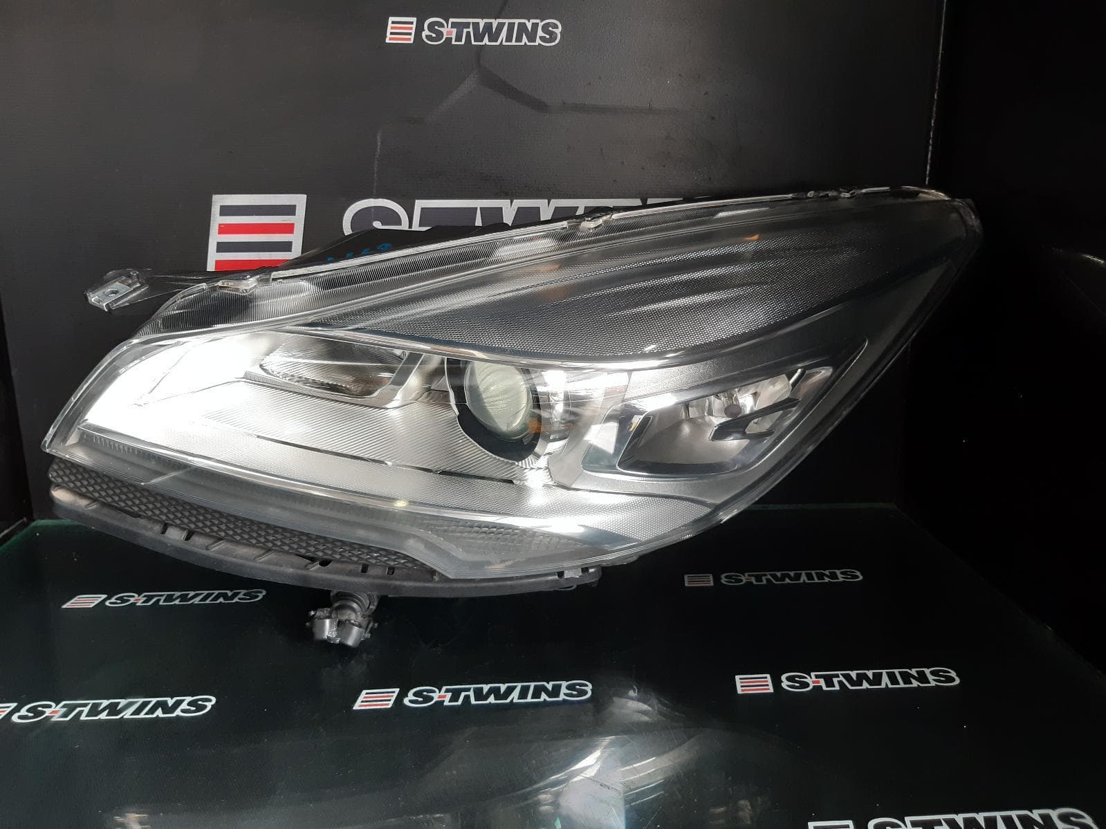 Used auto part listing image: 2015 FORD KUGA LEFT HEADLAMP TF, XENON, TITANIUM, 11/12-09/16 0000388016