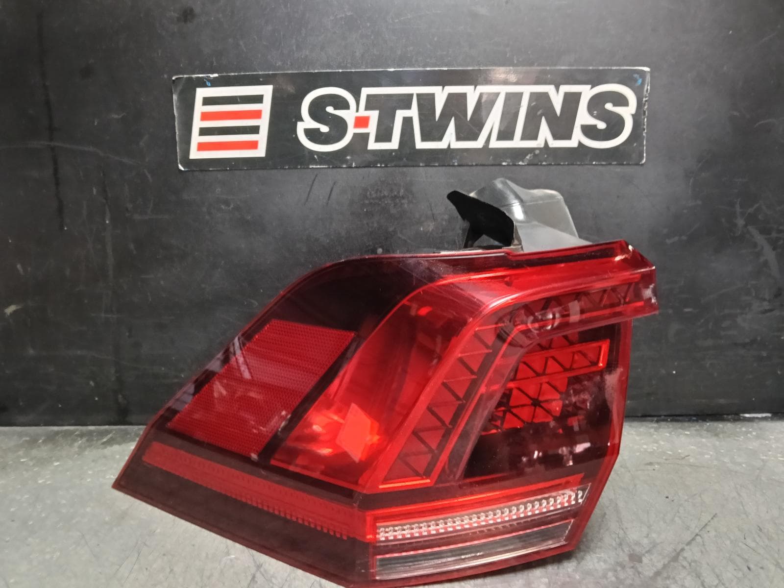 Used auto part listing image: 2019 VOLKSWAGEN TIGUAN LEFT TAILLIGHT IN BODY, LED TYPE, W/ DYNAMIC INDICATORS (8SQ), 5NA, 06/16-05/21 0000409304