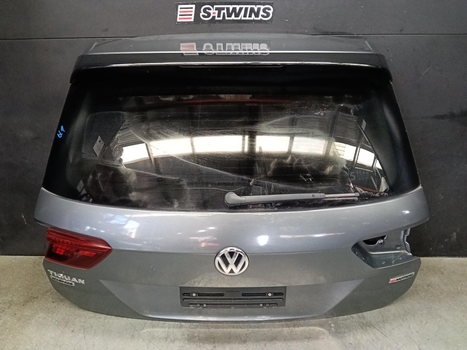 Used auto part listing image: 2019 VOLKSWAGEN TIGUAN BOOTLID TAILGATE TAILGATE, R/R-LINE, 5NA, 06/16-02/24 0000408892